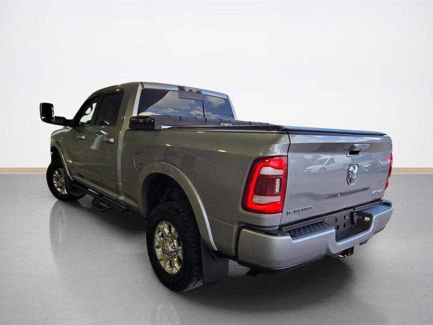 2022 Billet Silver Metallic Clear Coat RAM 2500 Laramie (3C6UR5FL5NG) with an Cummins 6.7L Diesel Turbo I6 370hp 850ft. lbs. engine, Automatic transmission, located at 25355 Eames Street, Channahon, IL, 60410, (815) 467-1807, 41.429108, -88.228432 - Introducing the robust 2022 RAM 2500 Laramie, equipped with a formidable Cummins 6.7L Diesel Turbo I6 engine delivering 370hp and an impressive 850ft. lbs. of torque. This truck boasts a striking exterior combination of Diamond Black Crystal Pearl Coat and Billet Silver Metallic Clear Coat, compleme - Photo#4