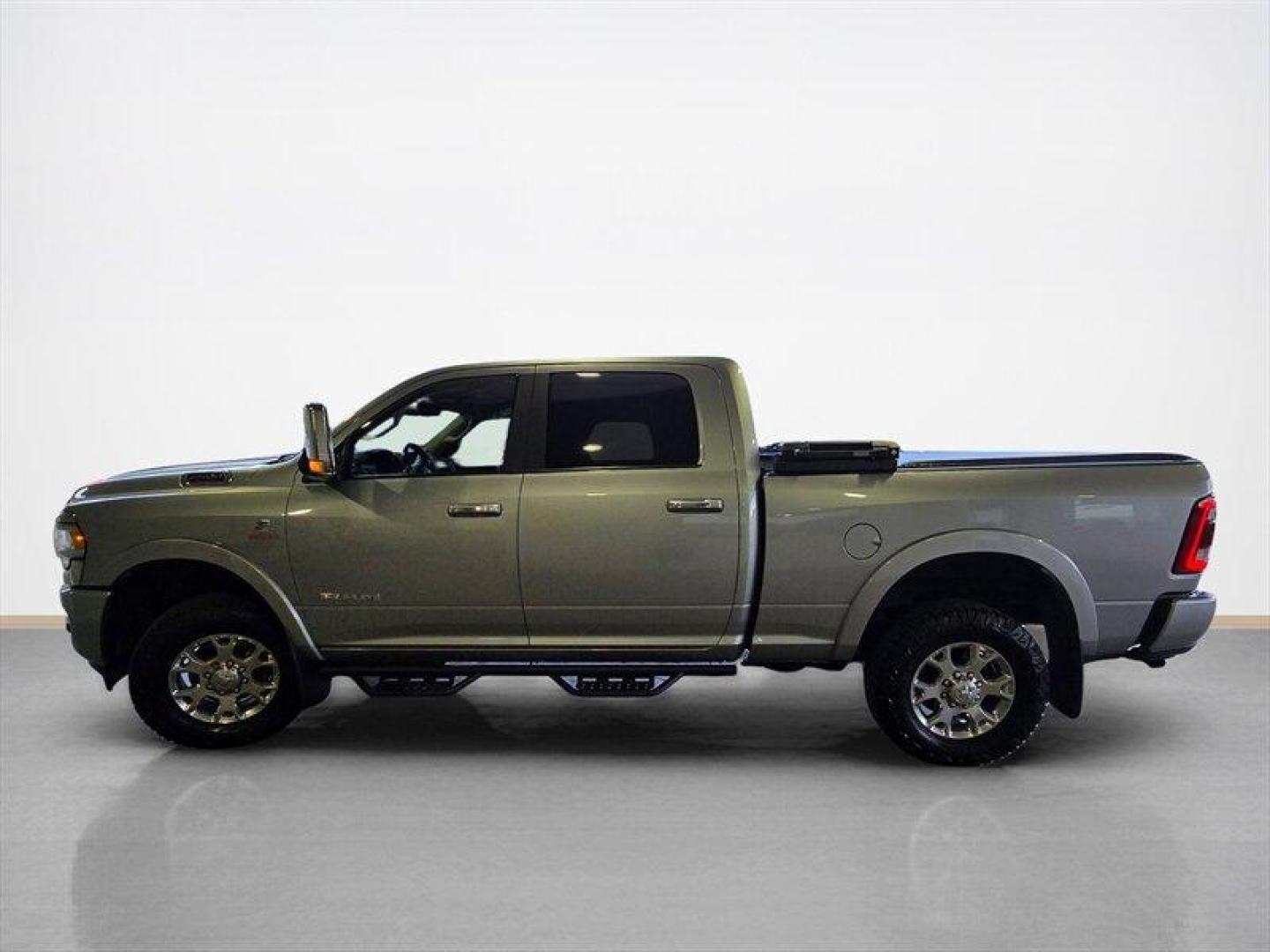 2022 Billet Silver Metallic Clear Coat RAM 2500 Laramie (3C6UR5FL5NG) with an Cummins 6.7L Diesel Turbo I6 370hp 850ft. lbs. engine, Automatic transmission, located at 25355 Eames Street, Channahon, IL, 60410, (815) 467-1807, 41.429108, -88.228432 - Introducing the robust 2022 RAM 2500 Laramie, equipped with a formidable Cummins 6.7L Diesel Turbo I6 engine delivering 370hp and an impressive 850ft. lbs. of torque. This truck boasts a striking exterior combination of Diamond Black Crystal Pearl Coat and Billet Silver Metallic Clear Coat, compleme - Photo#5