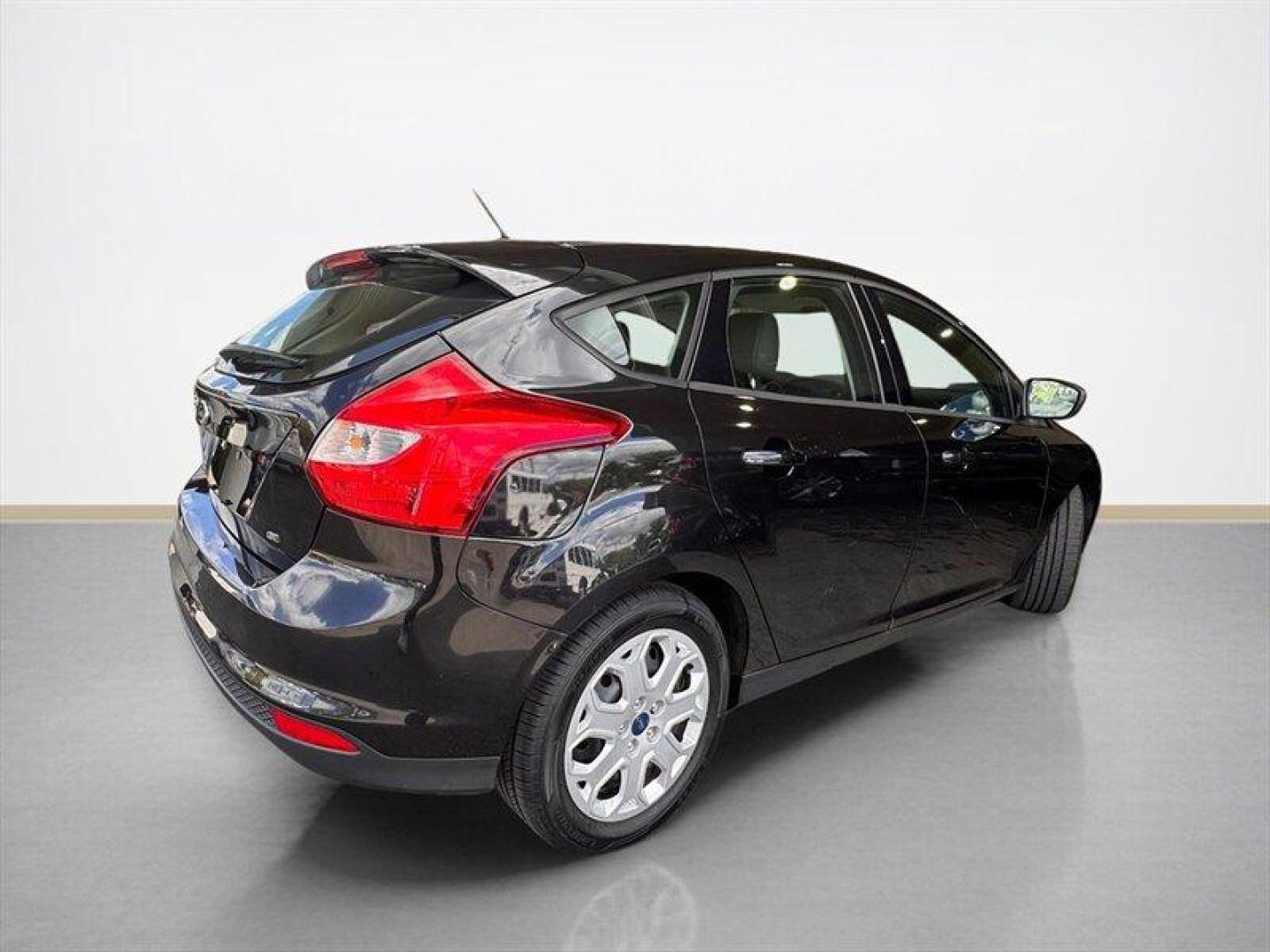 2012 Black Ford Focus SE (1FAHP3K23CL) with an 2.0L I4 160hp 146ft. lbs. engine, 5 Speed Manual transmission, located at 25355 Eames Street, Channahon, IL, 60410, (815) 467-1807, 41.429108, -88.228432 - Introducing the stylish and efficient 2012 Ford Focus SE in the sleek Tuxedo Black Metallic exterior color! This compact car is powered by a reliable 2.0L I4 engine, delivering a peppy 160hp and 146ft. lbs. of torque for a fun driving experience. Step inside the Charcoal Black interior and enjoy th - Photo#2