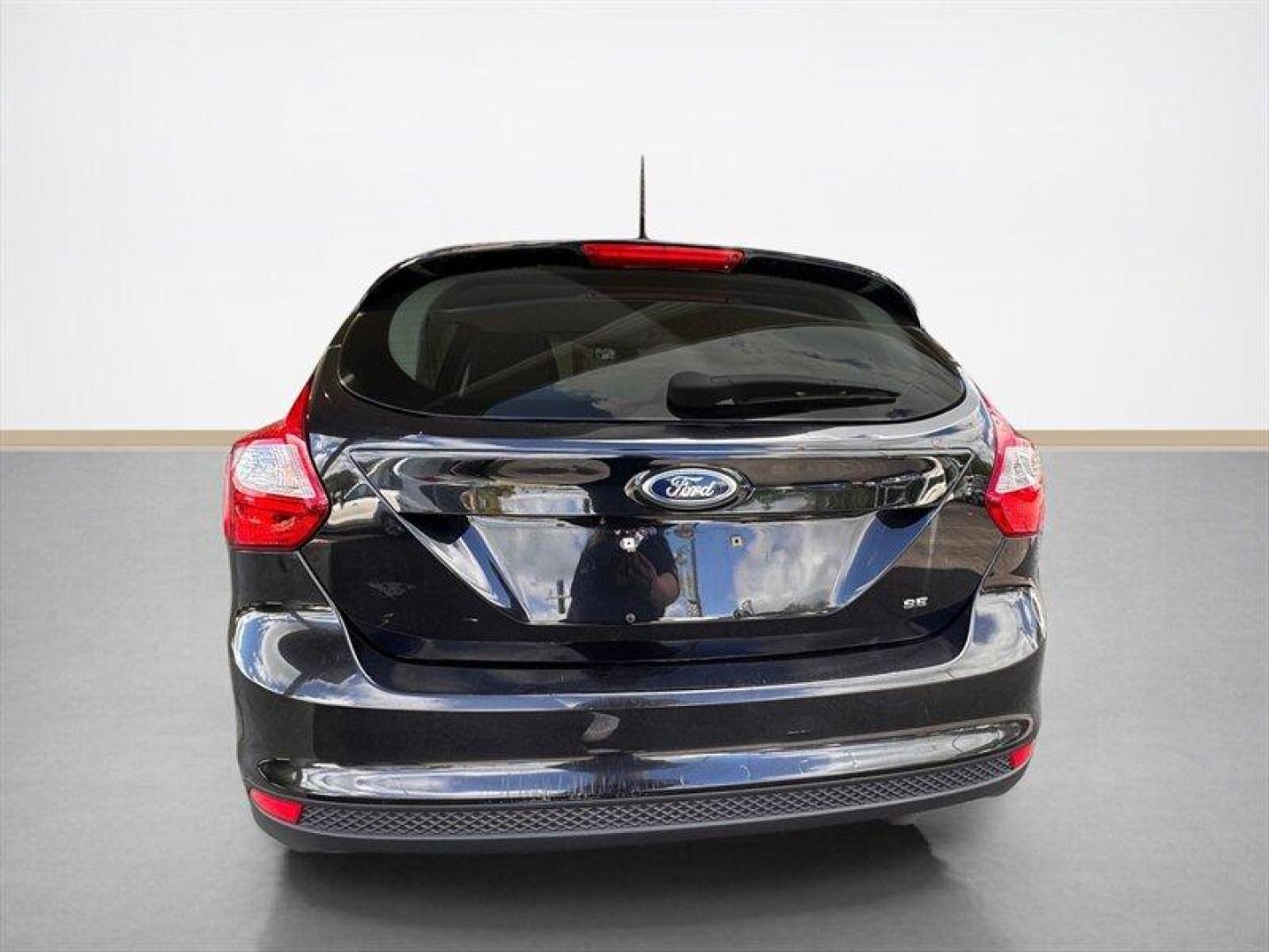 2012 Black Ford Focus SE (1FAHP3K23CL) with an 2.0L I4 160hp 146ft. lbs. engine, 5 Speed Manual transmission, located at 25355 Eames Street, Channahon, IL, 60410, (815) 467-1807, 41.429108, -88.228432 - Introducing the stylish and efficient 2012 Ford Focus SE in the sleek Tuxedo Black Metallic exterior color! This compact car is powered by a reliable 2.0L I4 engine, delivering a peppy 160hp and 146ft. lbs. of torque for a fun driving experience. Step inside the Charcoal Black interior and enjoy th - Photo#3