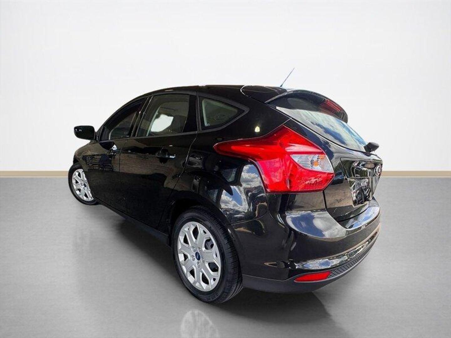 2012 Black Ford Focus SE (1FAHP3K23CL) with an 2.0L I4 160hp 146ft. lbs. engine, 5 Speed Manual transmission, located at 25355 Eames Street, Channahon, IL, 60410, (815) 467-1807, 41.429108, -88.228432 - Introducing the stylish and efficient 2012 Ford Focus SE in the sleek Tuxedo Black Metallic exterior color! This compact car is powered by a reliable 2.0L I4 engine, delivering a peppy 160hp and 146ft. lbs. of torque for a fun driving experience. Step inside the Charcoal Black interior and enjoy th - Photo#4