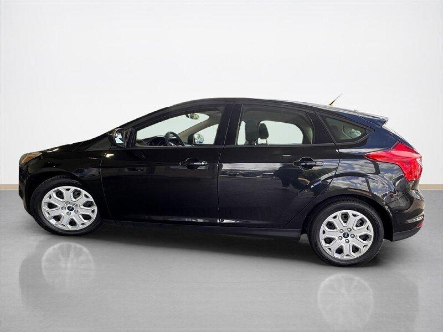 2012 Black Ford Focus SE (1FAHP3K23CL) with an 2.0L I4 160hp 146ft. lbs. engine, 5 Speed Manual transmission, located at 25355 Eames Street, Channahon, IL, 60410, (815) 467-1807, 41.429108, -88.228432 - Introducing the stylish and efficient 2012 Ford Focus SE in the sleek Tuxedo Black Metallic exterior color! This compact car is powered by a reliable 2.0L I4 engine, delivering a peppy 160hp and 146ft. lbs. of torque for a fun driving experience. Step inside the Charcoal Black interior and enjoy th - Photo#5