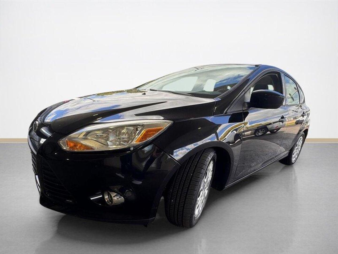 2012 Black Ford Focus SE (1FAHP3K23CL) with an 2.0L I4 160hp 146ft. lbs. engine, 5 Speed Manual transmission, located at 25355 Eames Street, Channahon, IL, 60410, (815) 467-1807, 41.429108, -88.228432 - Introducing the stylish and efficient 2012 Ford Focus SE in the sleek Tuxedo Black Metallic exterior color! This compact car is powered by a reliable 2.0L I4 engine, delivering a peppy 160hp and 146ft. lbs. of torque for a fun driving experience. Step inside the Charcoal Black interior and enjoy th - Photo#6