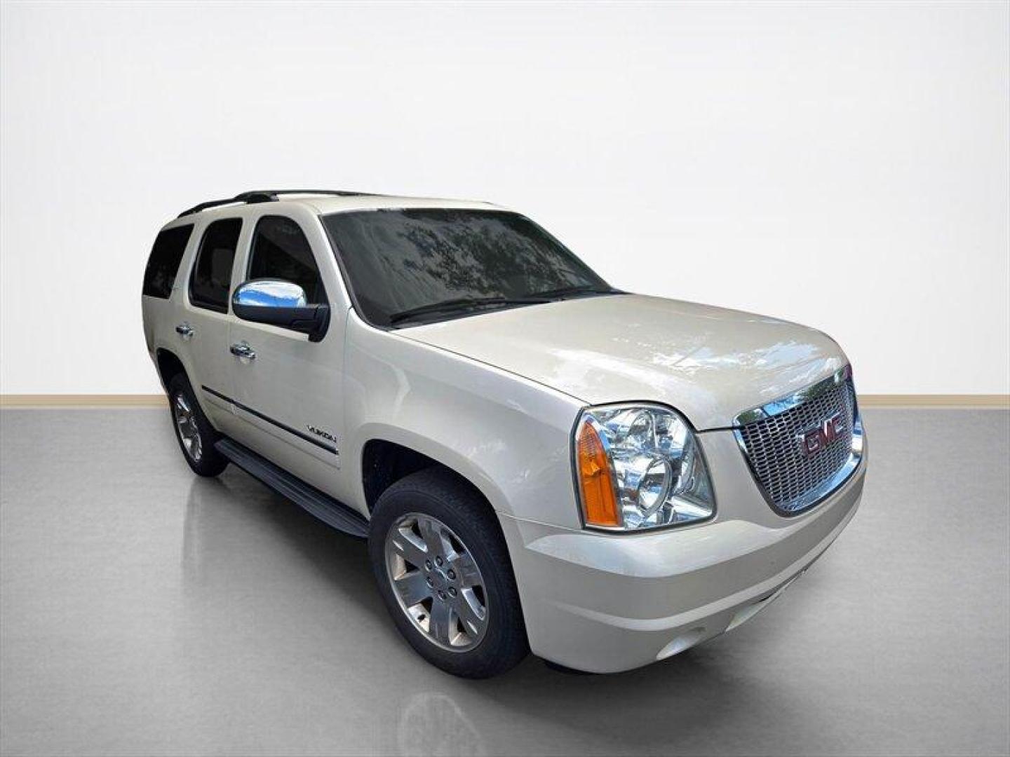 2013 Summit White GMC Yukon SLT (1GKS2CE04DR) with an Vortec Iron Block 5.3L Flex Fuel V8 320hp 335ft. l engine, Automatic transmission, located at 25355 Eames Street, Channahon, IL, 60410, (815) 467-1807, 41.429108, -88.228432 - ** LOCAL TRADE IN WHOLESALE AS-IS SPECIAL, HAS A LITTLE RUST ON QUARTERS, AC NEEDS RECHARGE, AND HAS COOLANT LEAK. ** This 2013 GMC Yukon SLT is a reliable and powerful SUV, boasting a Vortec Iron Block 5.3L Flex Fuel V8 engine with 320hp and 335ft. l of torque. The exterior is finished in a sleek S - Photo#5