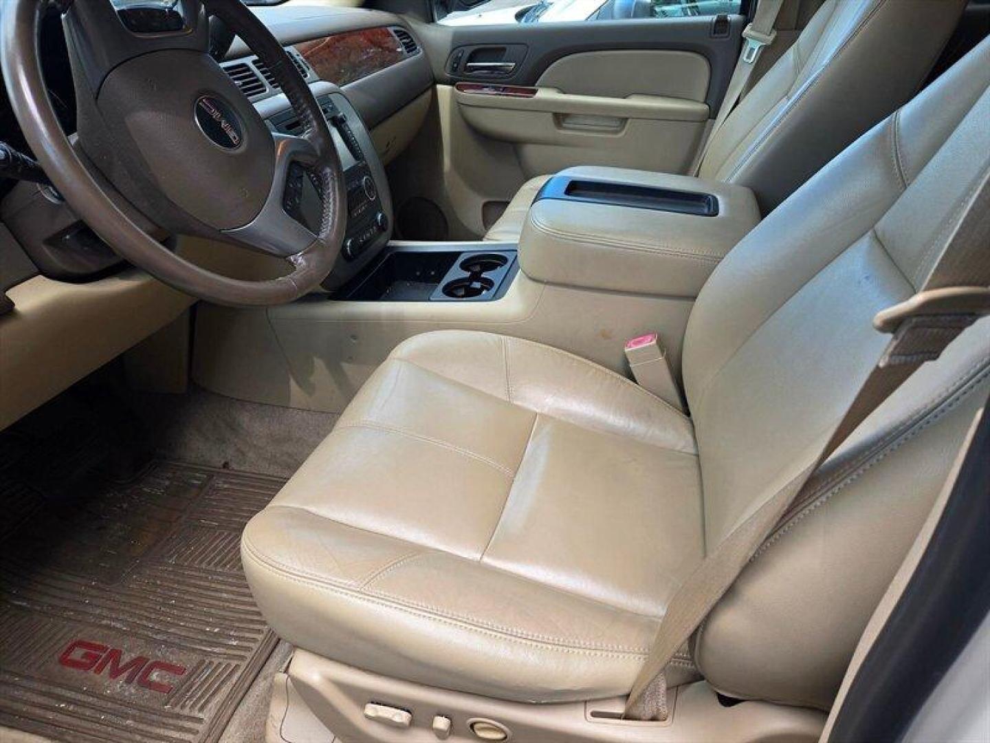 2013 Summit White GMC Yukon SLT (1GKS2CE04DR) with an Vortec Iron Block 5.3L Flex Fuel V8 320hp 335ft. l engine, Automatic transmission, located at 25355 Eames Street, Channahon, IL, 60410, (815) 467-1807, 41.429108, -88.228432 - ** LOCAL TRADE IN WHOLESALE AS-IS SPECIAL, HAS A LITTLE RUST ON QUARTERS, AC NEEDS RECHARGE, AND HAS COOLANT LEAK. ** This 2013 GMC Yukon SLT is a reliable and powerful SUV, boasting a Vortec Iron Block 5.3L Flex Fuel V8 engine with 320hp and 335ft. l of torque. The exterior is finished in a sleek S - Photo#7
