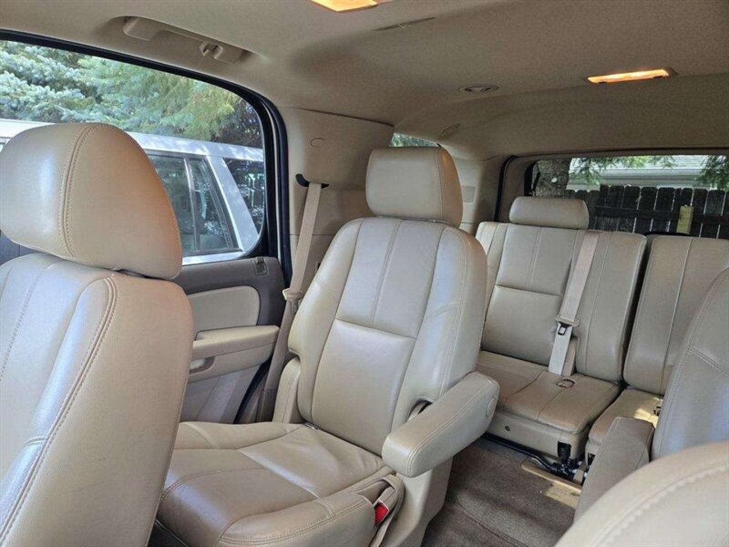2013 Summit White GMC Yukon SLT (1GKS2CE04DR) with an Vortec Iron Block 5.3L Flex Fuel V8 320hp 335ft. l engine, Automatic transmission, located at 25355 Eames Street, Channahon, IL, 60410, (815) 467-1807, 41.429108, -88.228432 - ** LOCAL TRADE IN WHOLESALE AS-IS SPECIAL, HAS A LITTLE RUST ON QUARTERS, AC NEEDS RECHARGE, AND HAS COOLANT LEAK. ** This 2013 GMC Yukon SLT is a reliable and powerful SUV, boasting a Vortec Iron Block 5.3L Flex Fuel V8 engine with 320hp and 335ft. l of torque. The exterior is finished in a sleek S - Photo#11