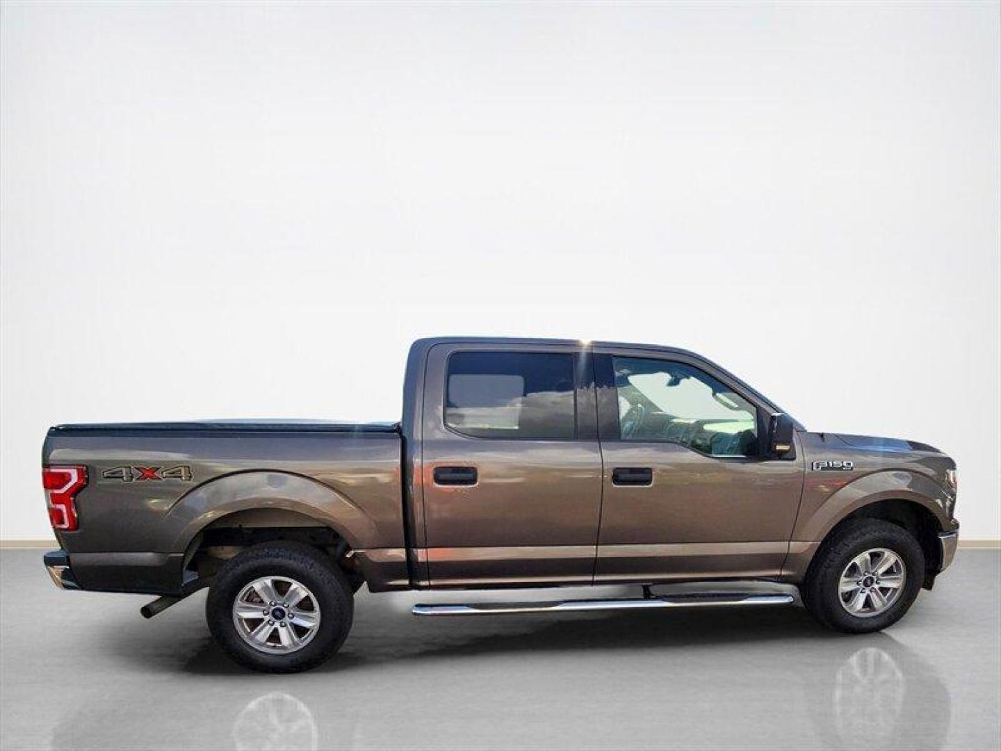 2018 Guard Ford F-150 XLT (1FTEW1EG1JF) with an EcoBoost 3.5L Twin Turbo V6 375hp 470ft. lbs. engine, Automatic transmission, located at 25355 Eames Street, Channahon, IL, 60410, (815) 467-1807, 41.429108, -88.228432 - ** LOCAL TRADE IN, WHOLESALE AS-IS SPECIAL, HAS COLD START TIMING CHAIN NOISE, HAS PREVIOUS PAINTWORK ON RIGHT SIDE. ** This 2018 Ford F-150 XLT comes equipped with a powerful EcoBoost 3.5L Twin Turbo V6 engine that delivers 375hp and 470ft. lbs. of torque. The exterior is finished in Guard, complem - Photo#6