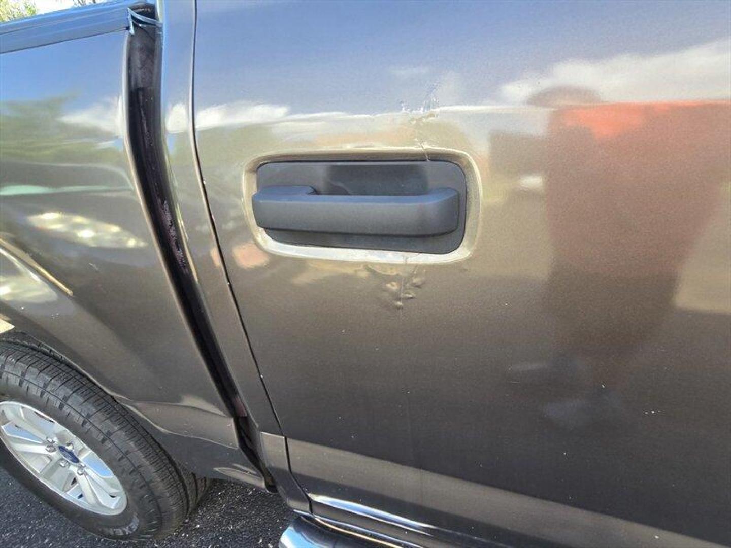 2018 Guard Ford F-150 XLT (1FTEW1EG1JF) with an EcoBoost 3.5L Twin Turbo V6 375hp 470ft. lbs. engine, Automatic transmission, located at 25355 Eames Street, Channahon, IL, 60410, (815) 467-1807, 41.429108, -88.228432 - ** LOCAL TRADE IN, WHOLESALE AS-IS SPECIAL, HAS COLD START TIMING CHAIN NOISE, HAS PREVIOUS PAINTWORK ON RIGHT SIDE. ** This 2018 Ford F-150 XLT comes equipped with a powerful EcoBoost 3.5L Twin Turbo V6 engine that delivers 375hp and 470ft. lbs. of torque. The exterior is finished in Guard, complem - Photo#9