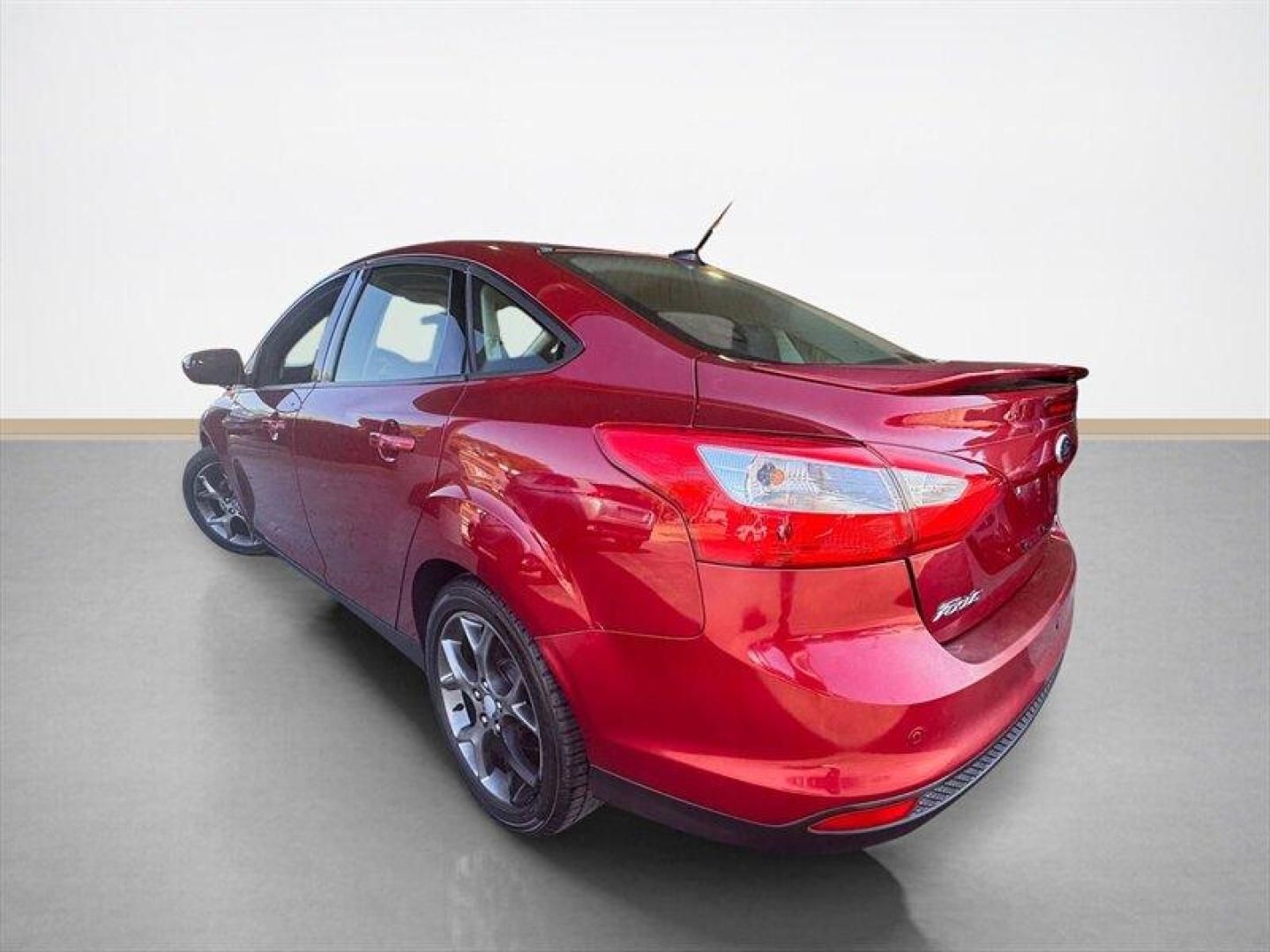 2013 Ruby Red Metallic Tinted Clear Coat Ford Focus SE (1FADP3F24DL) with an 2.0L Flex Fuel I4 160hp 146ft. lbs. engine, Automatic transmission, located at 25355 Eames Street, Channahon, IL, 60410, (815) 467-1807, 41.429108, -88.228432 - Introducing the vibrant and efficient 2013 Ford Focus SE in stunning Ruby Red Metallic Tinted Clear Coat! This compact beauty is powered by a zippy 2.0L Flex Fuel I4 engine, delivering a peppy 160hp and 146ft. lbs. of torque for a thrilling driving experience. Step inside the Charcoal Black interi - Photo#5
