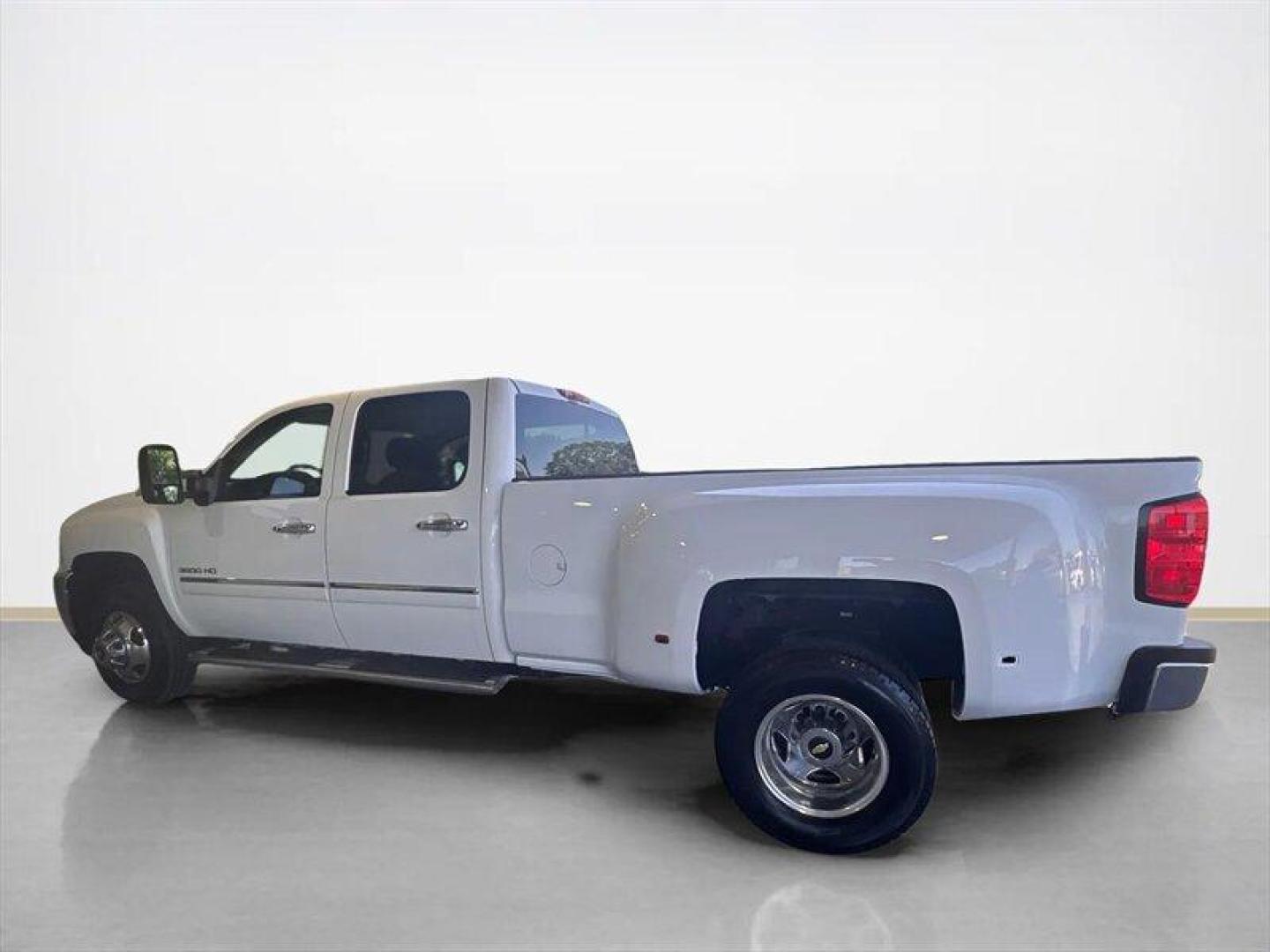 2014 Summit White Chevrolet Silverado 3500 LT (1GC4C0C88EF) with an Duramax 6.6L Diesel Turbo V8 397hp 765ft. lbs. engine, Automatic transmission, located at 25355 Eames Street, Channahon, IL, 60410, (815) 467-1807, 41.429108, -88.228432 - Behold the majestic 2014 Chevrolet Silverado 3500 LT, a true titan among trucks! This powerhouse is equipped with a formidable Duramax 6.6L Diesel Turbo V8 engine, boasting an impressive 397hp and a staggering 765ft. lbs. of torque. Its Summit White exterior exudes strength and elegance, while the E - Photo#6