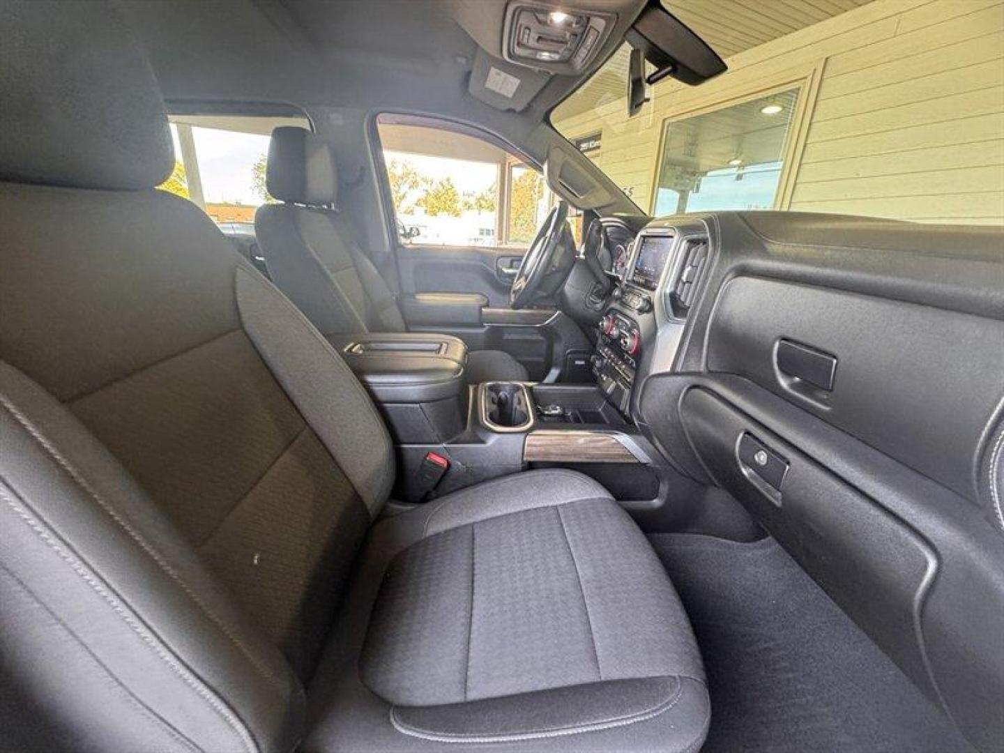 2020 Northsky Blue Metallic Chevrolet Silverado 1500 RST (1GCUYEED1LZ) with an EcoTec3 5.3L V8 355hp 383ft. lbs. engine, Automatic transmission, located at 25355 Eames Street, Channahon, IL, 60410, (815) 467-1807, 41.429108, -88.228432 - Introducing the 2020 Chevrolet Silverado 1500 RST, equipped with a powerful 5.3-liter engine for a robust driving experience. This model comes with the Z71 Off-Road Package, ideal for those seeking adventure off the beaten path. Straight from the factory, the 2020 Silverado 1500 RST boasts a range - Photo#17