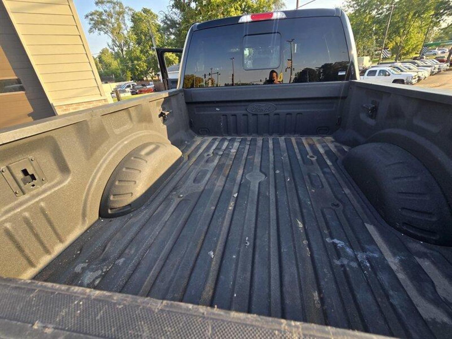 2019 Agate Black Ford F-250 Lariat (1FT7W2B6XKE) with an 6.2L Flex Fuel V8 385hp 430ft. lbs. engine, Automatic transmission, located at 25355 Eames Street, Channahon, IL, 60410, (815) 467-1807, 41.429108, -88.228432 - This 2019 Ford F-250 Super Duty Lariat is a powerful and reliable truck designed to handle tough jobs with ease. Equipped with a 6.2L Flex Fuel V8 engine delivering 385hp and 430ft. lbs. of torque, it offers impressive performance for both work and everyday driving. The factory default features of - Photo#31
