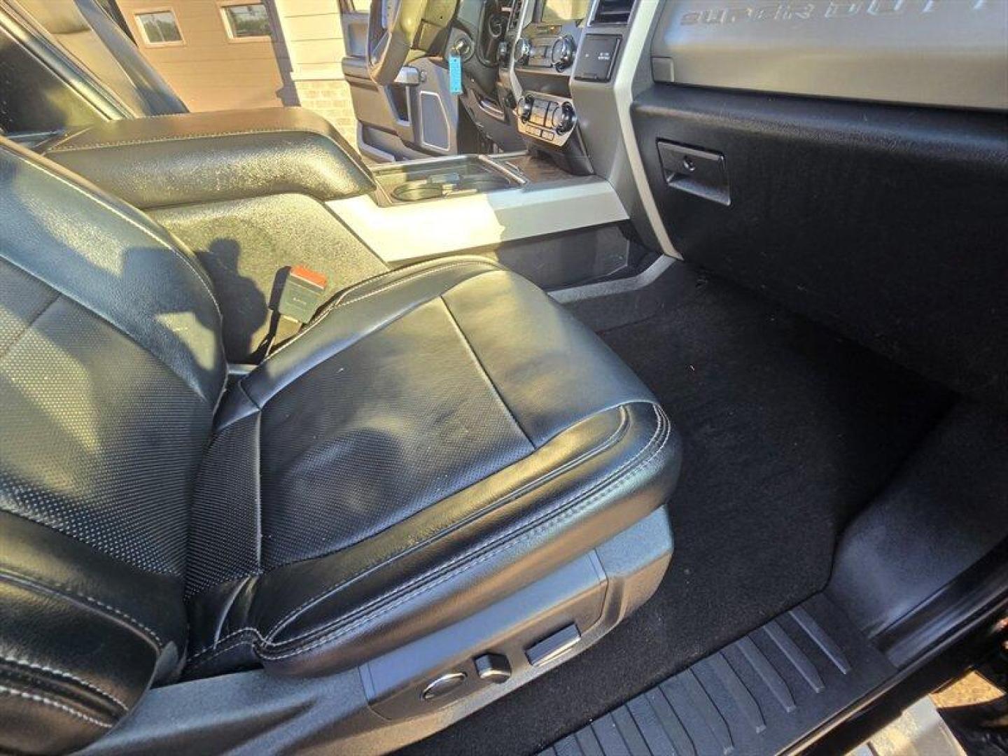 2019 Agate Black Ford F-250 Lariat (1FT7W2B6XKE) with an 6.2L Flex Fuel V8 385hp 430ft. lbs. engine, Automatic transmission, located at 25355 Eames Street, Channahon, IL, 60410, (815) 467-1807, 41.429108, -88.228432 - This 2019 Ford F-250 Super Duty Lariat is a powerful and reliable truck designed to handle tough jobs with ease. Equipped with a 6.2L Flex Fuel V8 engine delivering 385hp and 430ft. lbs. of torque, it offers impressive performance for both work and everyday driving. The factory default features of - Photo#32