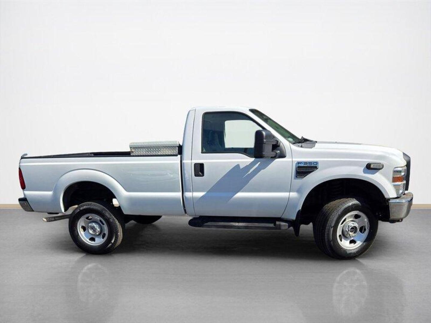 2008 White Ford F-350 XL (1FDWF31558E) with an 5.4 engine, Automatic transmission, located at 25355 Eames Street, Channahon, IL, 60410, (815) 467-1807, 41.429108, -88.228432 - ** LOCAL MUNICIPALITY TRUCK METICULOUSLY MAINTAINED. ** Unleash the power of the 2008 Ford F-350 XL, a beast on wheels ready to conquer any terrain! Equipped with a robust 5.4-liter engine, this truck is built to deliver top-notch performance and reliability. The factory default features are designe - Photo#1