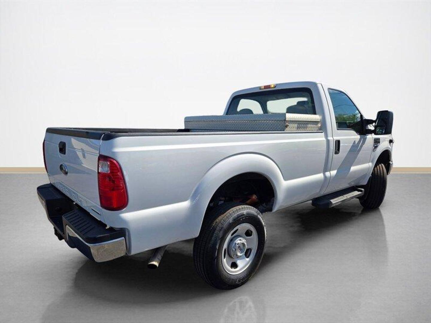 2008 White Ford F-350 XL (1FDWF31558E) with an 5.4 engine, Automatic transmission, located at 25355 Eames Street, Channahon, IL, 60410, (815) 467-1807, 41.429108, -88.228432 - ** LOCAL MUNICIPALITY TRUCK METICULOUSLY MAINTAINED. ** Unleash the power of the 2008 Ford F-350 XL, a beast on wheels ready to conquer any terrain! Equipped with a robust 5.4-liter engine, this truck is built to deliver top-notch performance and reliability. The factory default features are designe - Photo#3