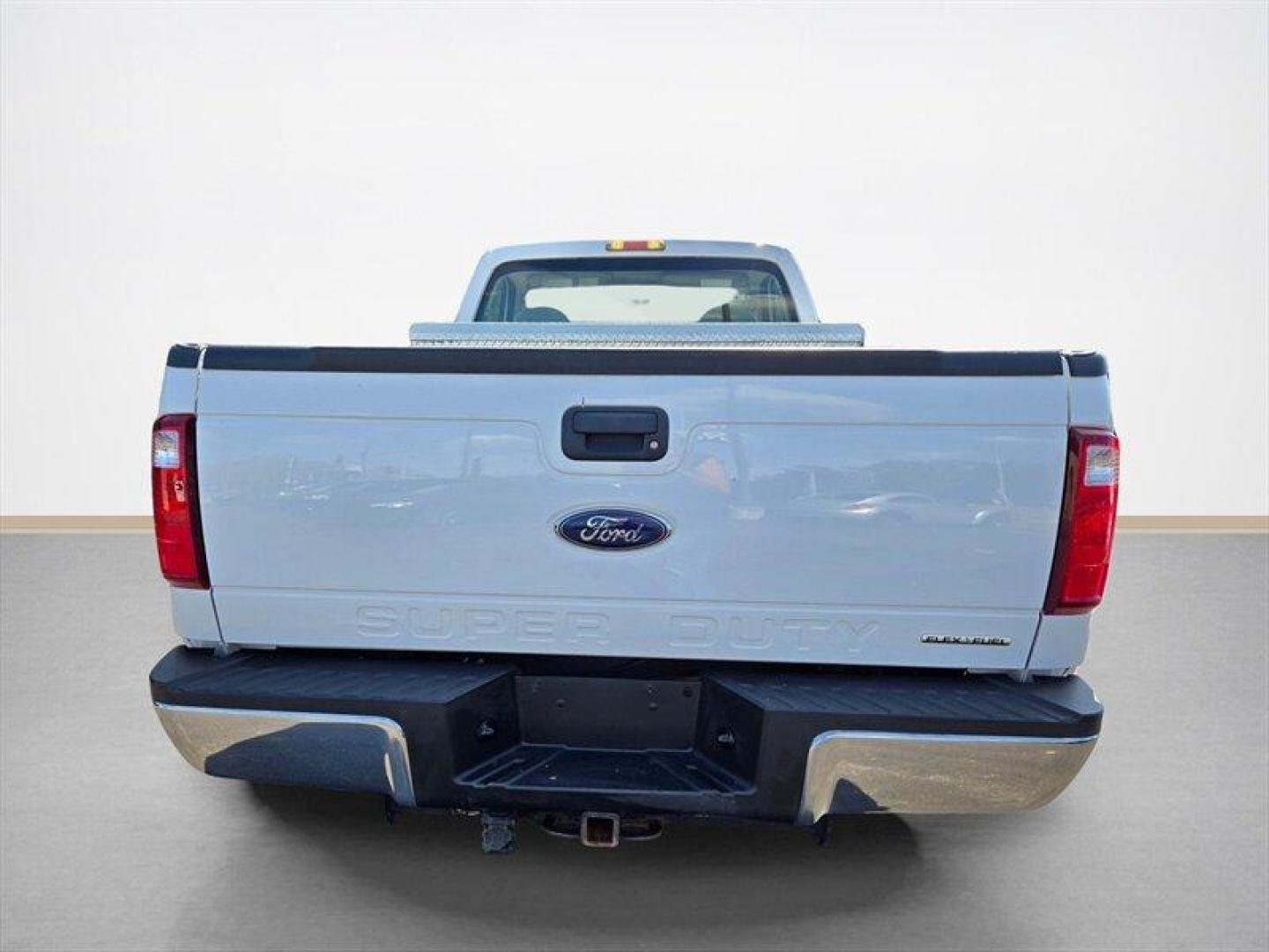 2008 White Ford F-350 XL (1FDWF31558E) with an 5.4 engine, Automatic transmission, located at 25355 Eames Street, Channahon, IL, 60410, (815) 467-1807, 41.429108, -88.228432 - ** LOCAL MUNICIPALITY TRUCK METICULOUSLY MAINTAINED. ** Unleash the power of the 2008 Ford F-350 XL, a beast on wheels ready to conquer any terrain! Equipped with a robust 5.4-liter engine, this truck is built to deliver top-notch performance and reliability. The factory default features are designe - Photo#4