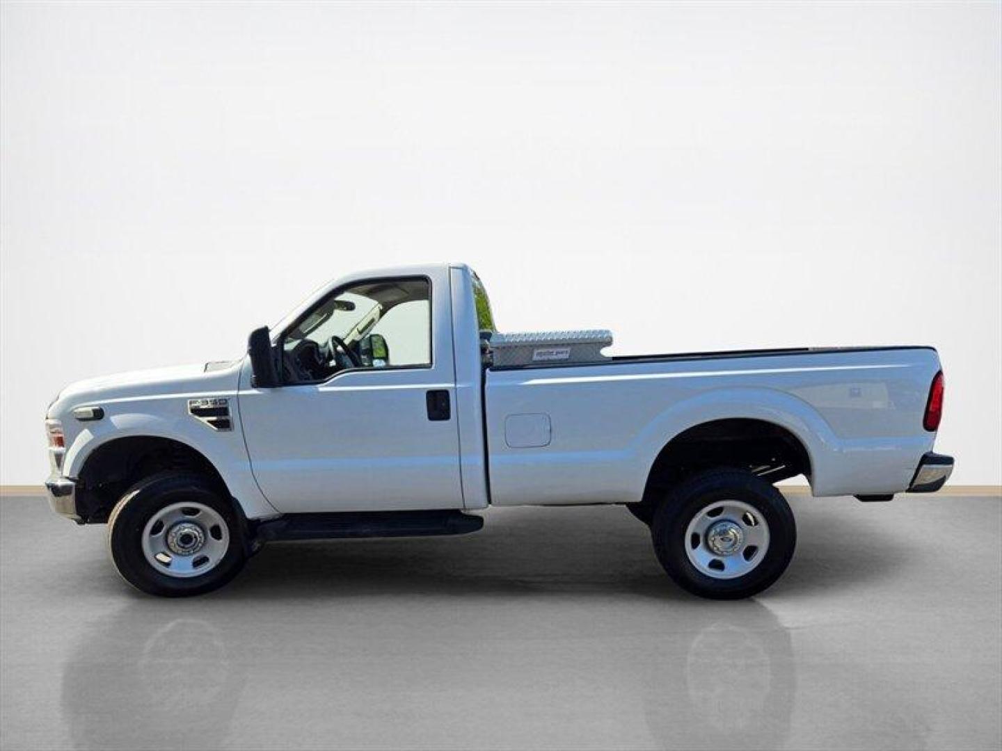 2008 White Ford F-350 XL (1FDWF31558E) with an 5.4 engine, Automatic transmission, located at 25355 Eames Street, Channahon, IL, 60410, (815) 467-1807, 41.429108, -88.228432 - ** LOCAL MUNICIPALITY TRUCK METICULOUSLY MAINTAINED. ** Unleash the power of the 2008 Ford F-350 XL, a beast on wheels ready to conquer any terrain! Equipped with a robust 5.4-liter engine, this truck is built to deliver top-notch performance and reliability. The factory default features are designe - Photo#6