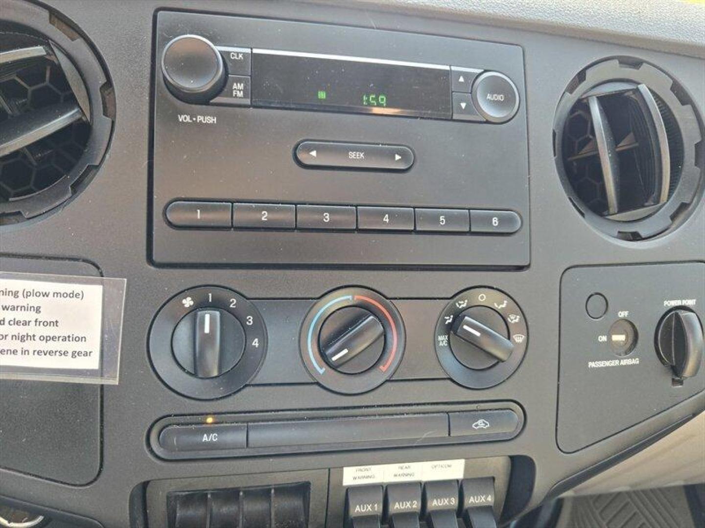 2008 White Ford F-350 XL (1FDWF31558E) with an 5.4 engine, Automatic transmission, located at 25355 Eames Street, Channahon, IL, 60410, (815) 467-1807, 41.429108, -88.228432 - ** LOCAL MUNICIPALITY TRUCK METICULOUSLY MAINTAINED. ** Unleash the power of the 2008 Ford F-350 XL, a beast on wheels ready to conquer any terrain! Equipped with a robust 5.4-liter engine, this truck is built to deliver top-notch performance and reliability. The factory default features are designe - Photo#17