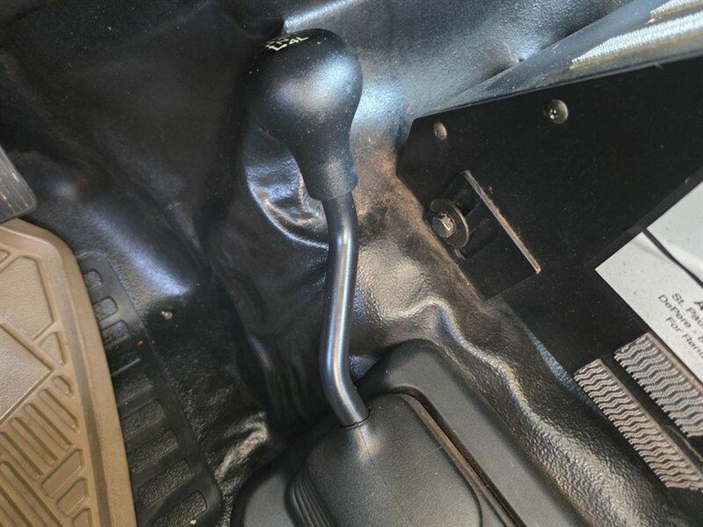 2008 White Ford F-350 XL (1FDWF31558E) with an 5.4 engine, Automatic transmission, located at 25355 Eames Street, Channahon, IL, 60410, (815) 467-1807, 41.429108, -88.228432 - ** LOCAL MUNICIPALITY TRUCK METICULOUSLY MAINTAINED. ** Unleash the power of the 2008 Ford F-350 XL, a beast on wheels ready to conquer any terrain! Equipped with a robust 5.4-liter engine, this truck is built to deliver top-notch performance and reliability. The factory default features are designe - Photo#19