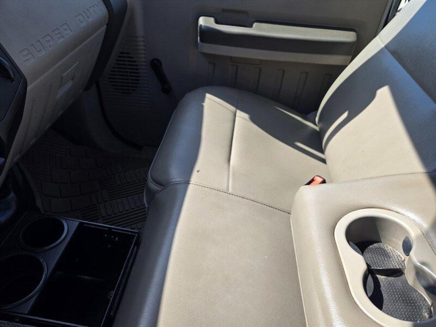 2008 White Ford F-350 XL (1FDWF31558E) with an 5.4 engine, Automatic transmission, located at 25355 Eames Street, Channahon, IL, 60410, (815) 467-1807, 41.429108, -88.228432 - ** LOCAL MUNICIPALITY TRUCK METICULOUSLY MAINTAINED. ** Unleash the power of the 2008 Ford F-350 XL, a beast on wheels ready to conquer any terrain! Equipped with a robust 5.4-liter engine, this truck is built to deliver top-notch performance and reliability. The factory default features are designe - Photo#20