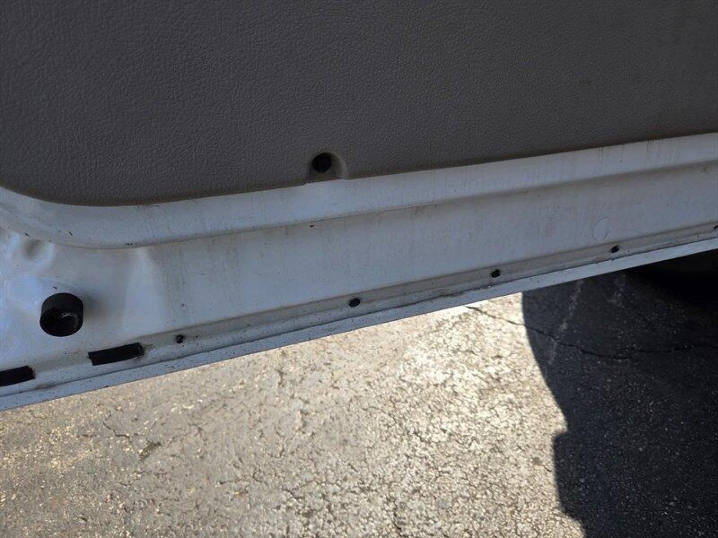 2008 White Ford F-350 XL (1FDWF31558E) with an 5.4 engine, Automatic transmission, located at 25355 Eames Street, Channahon, IL, 60410, (815) 467-1807, 41.429108, -88.228432 - ** LOCAL MUNICIPALITY TRUCK METICULOUSLY MAINTAINED. ** Unleash the power of the 2008 Ford F-350 XL, a beast on wheels ready to conquer any terrain! Equipped with a robust 5.4-liter engine, this truck is built to deliver top-notch performance and reliability. The factory default features are designe - Photo#21