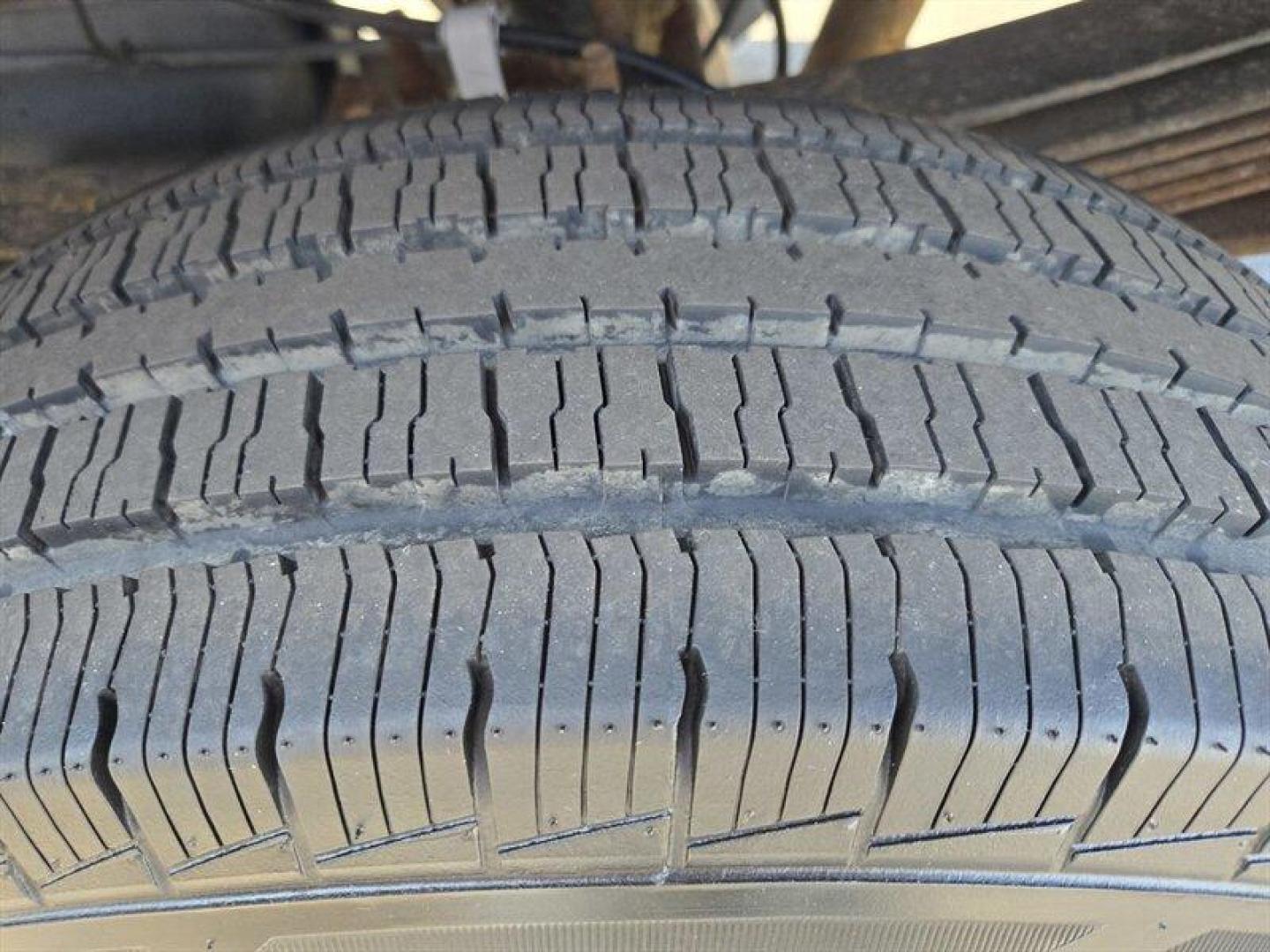 2008 White Ford F-350 XL (1FDWF31558E) with an 5.4 engine, Automatic transmission, located at 25355 Eames Street, Channahon, IL, 60410, (815) 467-1807, 41.429108, -88.228432 - ** LOCAL MUNICIPALITY TRUCK METICULOUSLY MAINTAINED. ** Unleash the power of the 2008 Ford F-350 XL, a beast on wheels ready to conquer any terrain! Equipped with a robust 5.4-liter engine, this truck is built to deliver top-notch performance and reliability. The factory default features are designe - Photo#24