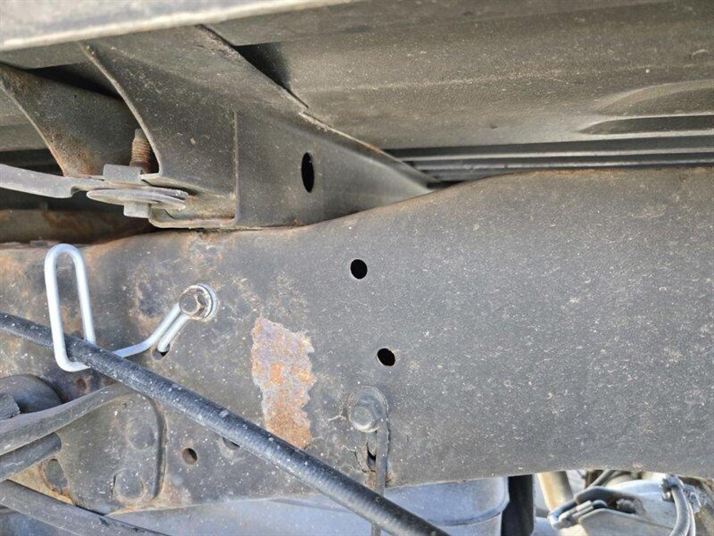 2008 White Ford F-350 XL (1FDWF31558E) with an 5.4 engine, Automatic transmission, located at 25355 Eames Street, Channahon, IL, 60410, (815) 467-1807, 41.429108, -88.228432 - ** LOCAL MUNICIPALITY TRUCK METICULOUSLY MAINTAINED. ** Unleash the power of the 2008 Ford F-350 XL, a beast on wheels ready to conquer any terrain! Equipped with a robust 5.4-liter engine, this truck is built to deliver top-notch performance and reliability. The factory default features are designe - Photo#25