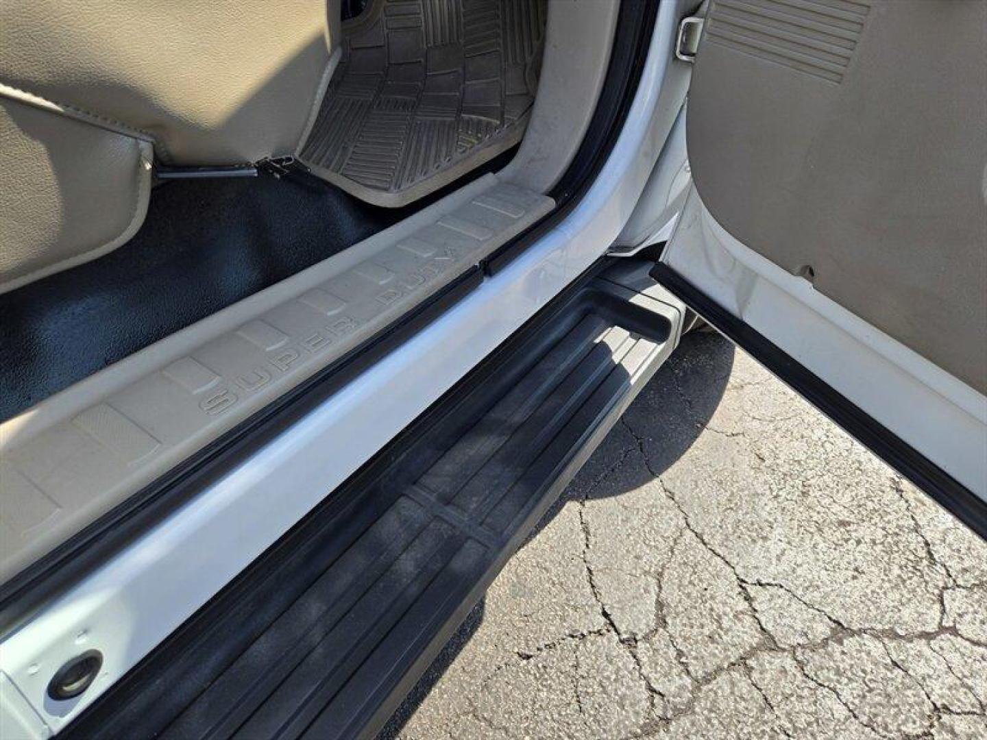 2008 White Ford F-350 XL (1FDWF31558E) with an 5.4 engine, Automatic transmission, located at 25355 Eames Street, Channahon, IL, 60410, (815) 467-1807, 41.429108, -88.228432 - ** LOCAL MUNICIPALITY TRUCK METICULOUSLY MAINTAINED. ** Unleash the power of the 2008 Ford F-350 XL, a beast on wheels ready to conquer any terrain! Equipped with a robust 5.4-liter engine, this truck is built to deliver top-notch performance and reliability. The factory default features are designe - Photo#28