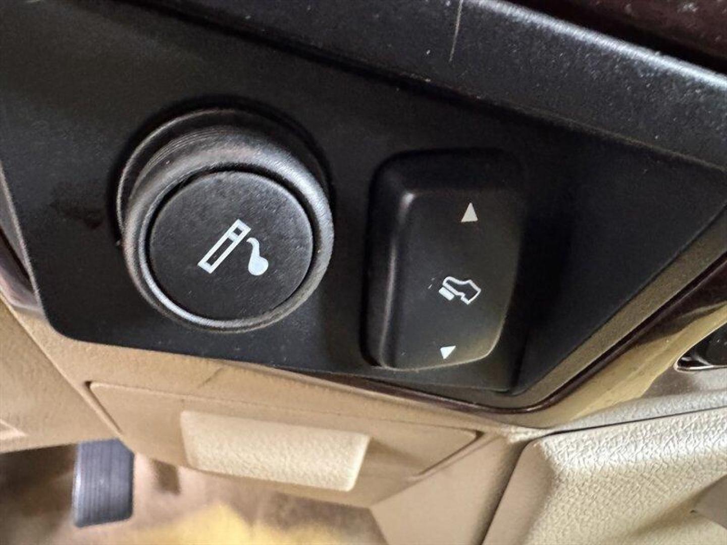 2008 Pueblo Gold Clearcoat Metallic Ford F-350 Lariat (1FTWW31Y38E) with an Triton 6.8L V10 362hp 457ft. lbs. engine, Automatic transmission, located at 25355 Eames Street, Channahon, IL, 60410, (815) 467-1807, 41.429108, -88.228432 - Behold the mighty 2008 Ford F-350 Super Duty Lariat Crew Cab, a beast of a truck with a heart of Triton 6.8L V10 power, belting out 362hp and 457ft. lbs. of torque! This bad boy comes dressed to impress in a stylish Pueblo Gold Clearcoat Metallic/Black exterior, ready to turn heads on the road. Ste - Photo#23