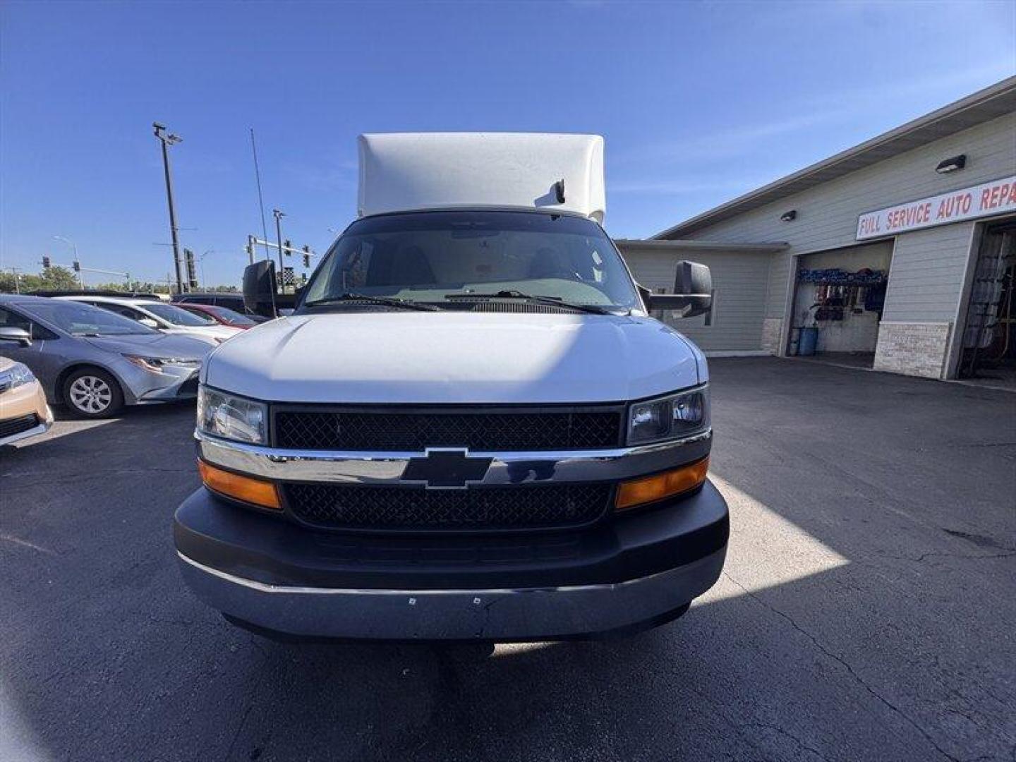 2017 White Chevrolet Express Work Van Cutaway (1GB0GSFG9H1) with an Vortec 6.0L Flex Fuel V8 342hp 373ft. lbs. engine, Automatic transmission, located at 25355 Eames Street, Channahon, IL, 60410, (815) 467-1807, 41.429108, -88.228432 - ** UNICELL 14 FOOT BOX WITH SIDE DOOR. ** The 2017 Chevrolet Express 3500 is a reliable and versatile full-size cargo van designed to meet your business needs. Powered by a robust Vortec 6.0L Flex Fuel V8 engine producing 342 horsepower and 373 lb-ft of torque, this vehicle offers the performance an - Photo#9