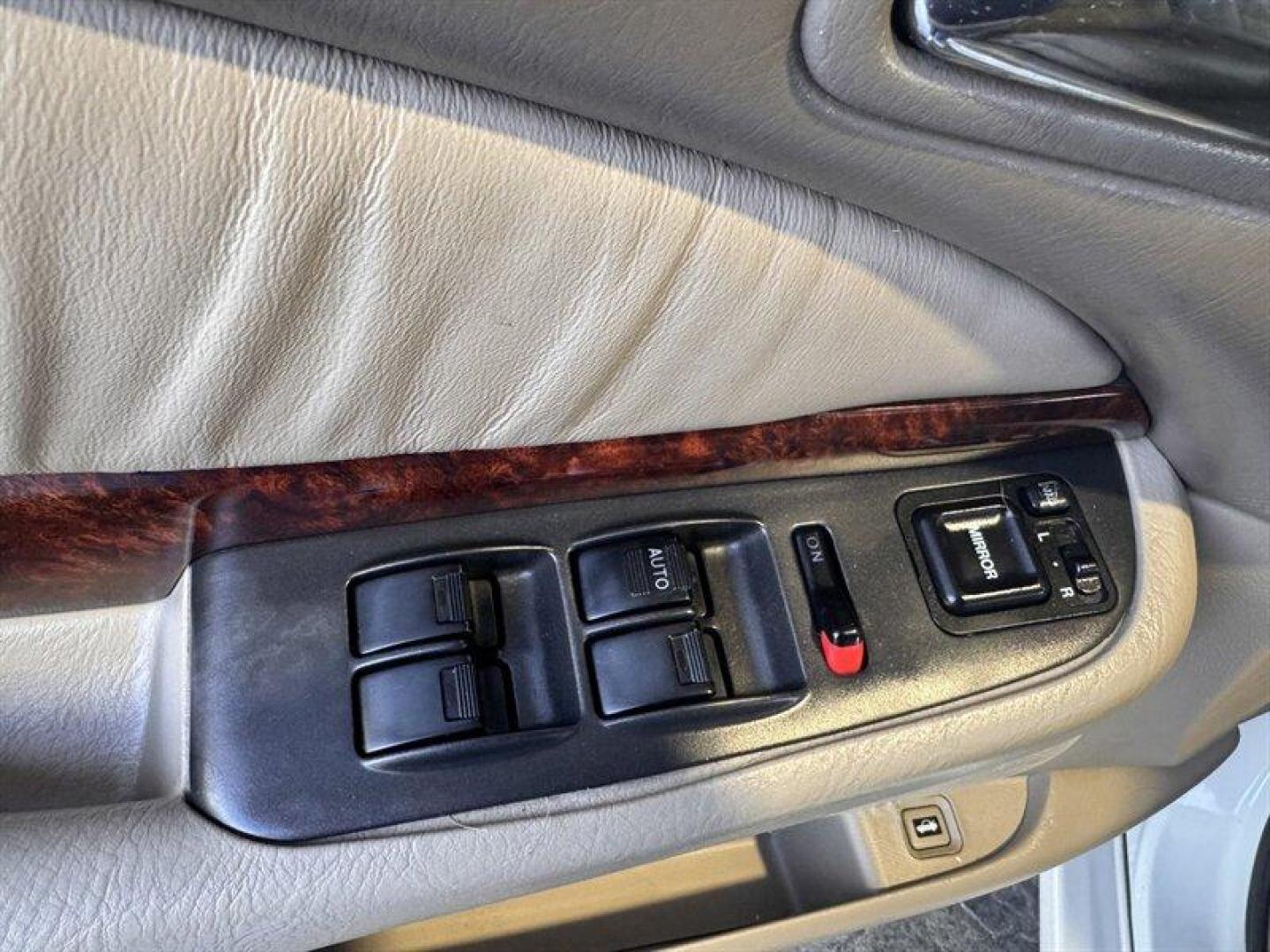 2000 White Diamond Pearl Acura TL Navigation Navigation (19UUA5673YA) with an 3L NA V6 single overhead cam (SOHC) 24V engine, Automatic transmission, located at 25355 Eames Street, Channahon, IL, 60410, (815) 467-1807, 41.429108, -88.228432 - This 2000 Acura TL 3.2 is an absolute powerhouse on the road! Under the hood, you'll find a robust 3L NA V6 single overhead cam (SOHC) 24V engine that delivers a thrilling driving experience every time you hit the gas. With its sleek Taffeta White exterior and luxurious Parchment interior, this car - Photo#15