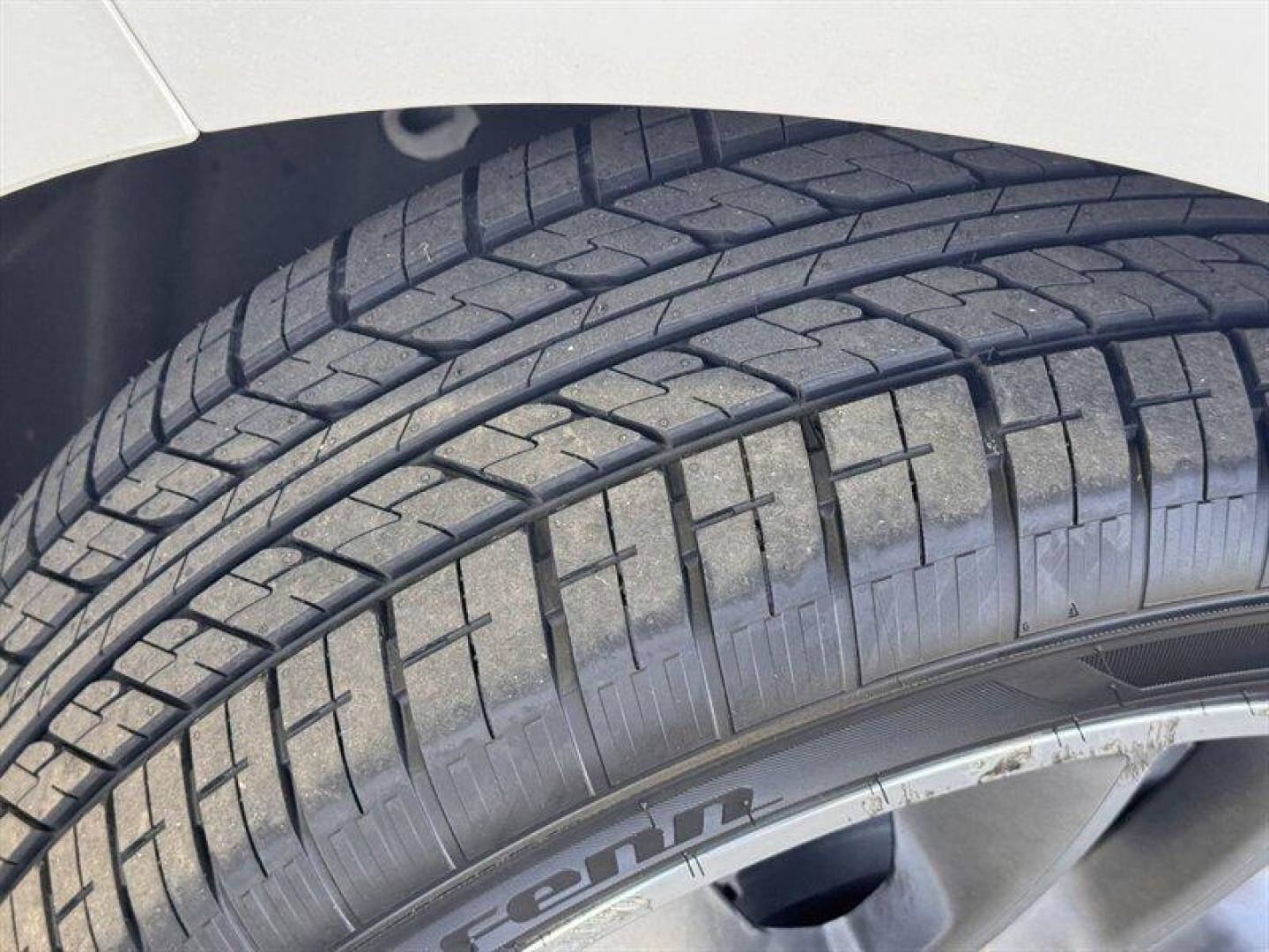 2015 White Platinum Metallic Tri-Coat Ford Edge Titanium (2FMTK4K8XFB) with an 3.5L V6 280hp 250ft. lbs. engine, Automatic transmission, located at 25355 Eames Street, Channahon, IL, 60410, (815) 467-1807, 41.429108, -88.228432 - Introducing the sophisticated 2015 Ford Edge Titanium, a remarkable SUV that seamlessly combines power and elegance. Equipped with a robust 3.5L V6 engine delivering 280hp and 250ft. lbs. of torque, this vehicle offers a dynamic driving experience. The factory default features of this Ford Edge Tit - Photo#10