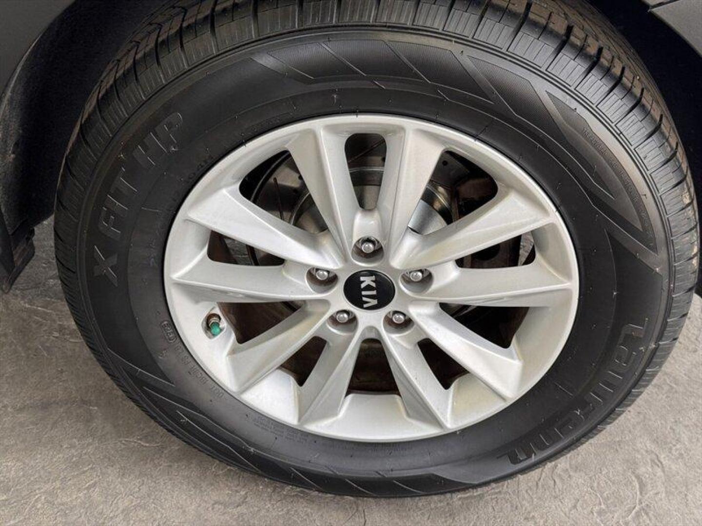 2020 Ebony Black Kia Sorento LX (5XYPGDA37LG) with an 2.4L I4 185hp 178ft. lbs. engine, Automatic transmission, located at 25355 Eames Street, Channahon, IL, 60410, (815) 467-1807, 41.429108, -88.228432 - Introducing the 2020 Kia Sorento LX a perfect blend of style, comfort, and practicality! This versatile SUV is designed to enhance your driving experience, whether you're commuting to work, running errands, or heading out on a weekend adventure. Under the hood, the Sorento LX is powered by a robus - Photo#10