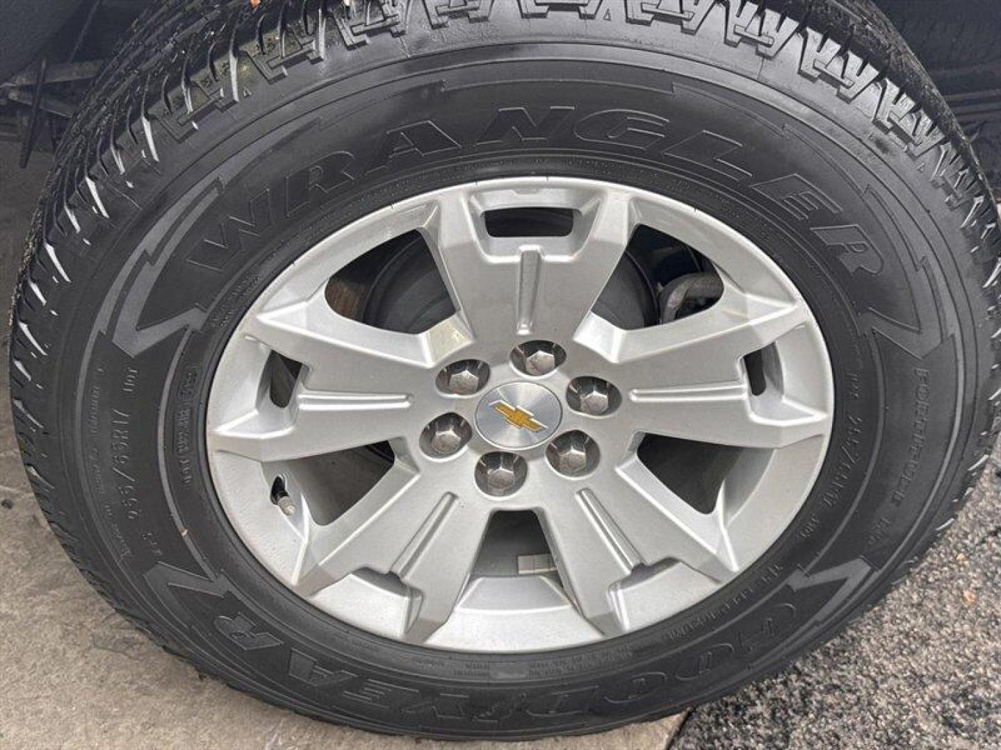 2022 Summit White Chevrolet Colorado LT (1GCGSCEA1N1) with an 2.5L I4 200hp 191ft. lbs. engine, Automatic transmission, located at 25355 Eames Street, Channahon, IL, 60410, (815) 467-1807, 41.429108, -88.228432 - Unleash the power of adventure with the 2022 Chevrolet Colorado LT, a midsize pickup that combines rugged capability with modern comfort. Under the hood, this beast is driven by a robust 2.5L I4 engine, delivering a fierce 200 horsepower and an impressive 191 ft-lbs of torque. Whether you're conquer - Photo#9