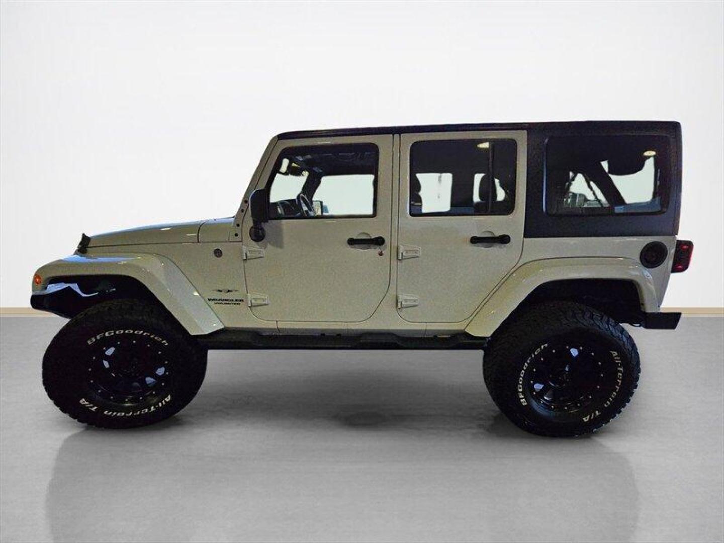 2017 Bright White Clear Coat Jeep Wrangler Unlimited Sahara (1C4BJWEG7HL) with an 3.6L V6 285hp 260ft. lbs. engine, Automatic transmission, located at 25355 Eames Street, Channahon, IL, 60410, (815) 467-1807, 41.429108, -88.228432 - **2017 Jeep Wrangler Unlimited Sahara: A Masterpiece of Adventure Awaits!** Prepare to embark on your next grand escapade with the 2017 Jeep Wrangler Unlimited Sahara, an iconic symbol of rugged capability and unyielding spirit. Dressed in a striking Bright White Clear Coat, this exceptional SUV co - Photo#6