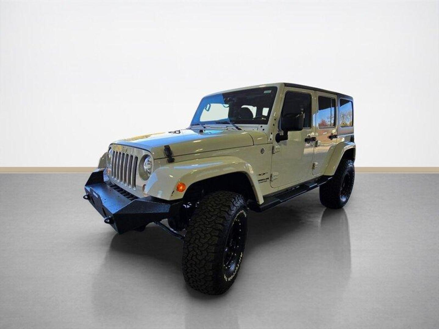 2017 Bright White Clear Coat Jeep Wrangler Unlimited Sahara (1C4BJWEG7HL) with an 3.6L V6 285hp 260ft. lbs. engine, Automatic transmission, located at 25355 Eames Street, Channahon, IL, 60410, (815) 467-1807, 41.429108, -88.228432 - **2017 Jeep Wrangler Unlimited Sahara: A Masterpiece of Adventure Awaits!** Prepare to embark on your next grand escapade with the 2017 Jeep Wrangler Unlimited Sahara, an iconic symbol of rugged capability and unyielding spirit. Dressed in a striking Bright White Clear Coat, this exceptional SUV co - Photo#7