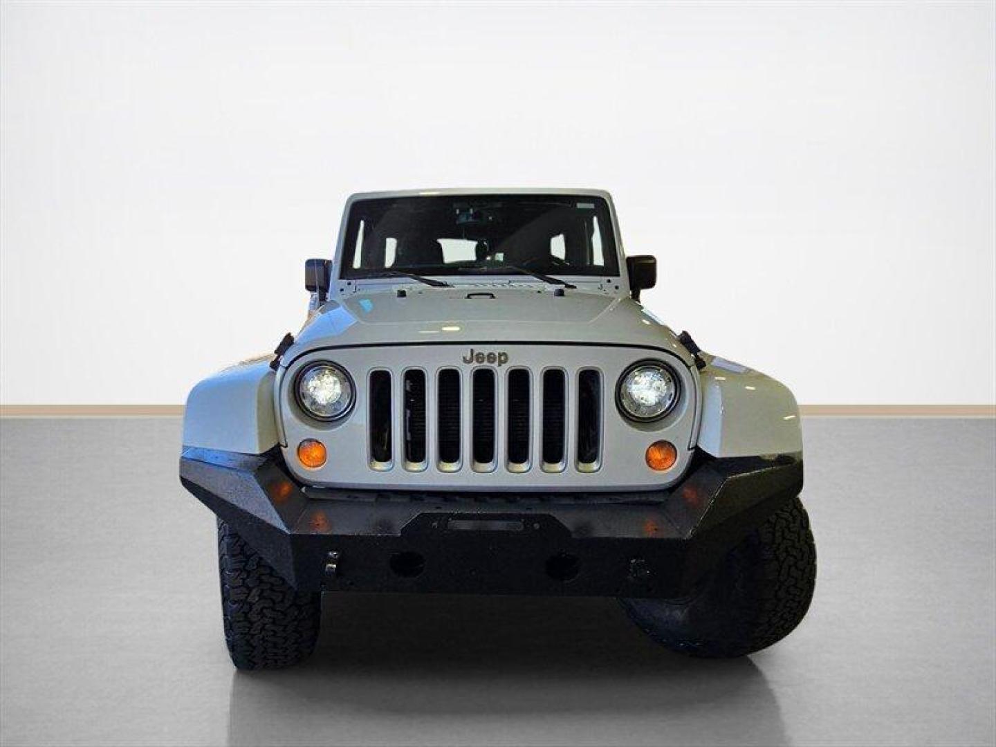 2017 Bright White Clear Coat Jeep Wrangler Unlimited Sahara (1C4BJWEG7HL) with an 3.6L V6 285hp 260ft. lbs. engine, Automatic transmission, located at 25355 Eames Street, Channahon, IL, 60410, (815) 467-1807, 41.429108, -88.228432 - **2017 Jeep Wrangler Unlimited Sahara: A Masterpiece of Adventure Awaits!** Prepare to embark on your next grand escapade with the 2017 Jeep Wrangler Unlimited Sahara, an iconic symbol of rugged capability and unyielding spirit. Dressed in a striking Bright White Clear Coat, this exceptional SUV co - Photo#8