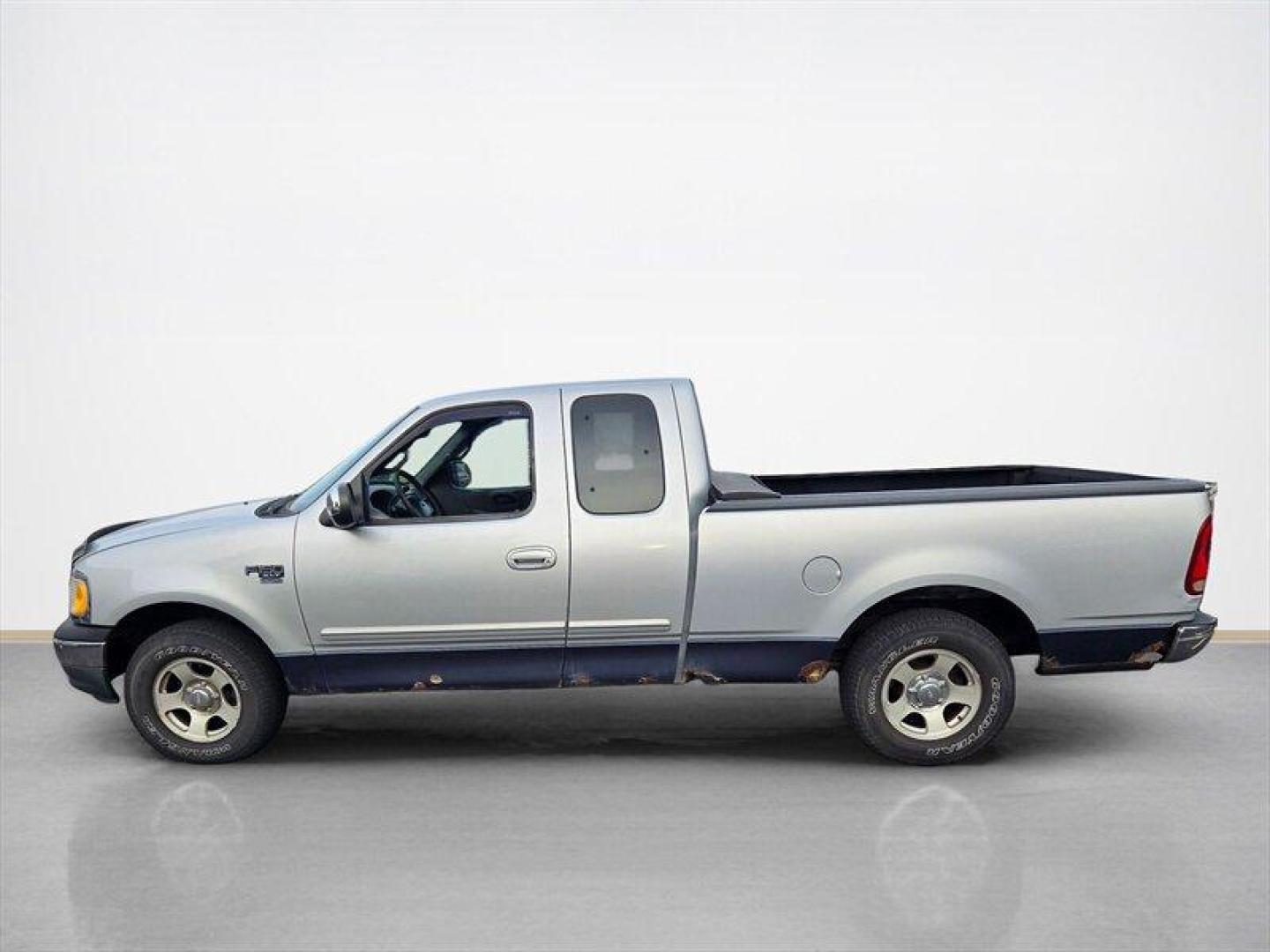 2000 Chestnut Clear Coat Metallic Ford F-150 XLT (1FTRX17L5YN) with an Triton 5.4L V8 260hp 350ft. lbs. engine, Automatic transmission, located at 25355 Eames Street, Channahon, IL, 60410, (815) 467-1807, 41.429108, -88.228432 - ** LOCAL TRADE IN, WHOLESALE AS-IS SPECIAL. HAS RUST BUT RUNS WELL. ** Discover the 2000 Ford F-150 XLT, a reliable and versatile pickup truck that has stood the test of time. Powered by a robust Triton 5.4L V8 engine, this vehicle generates an impressive 260 horsepower and 350 ft-lbs of torque, ma - Photo#1