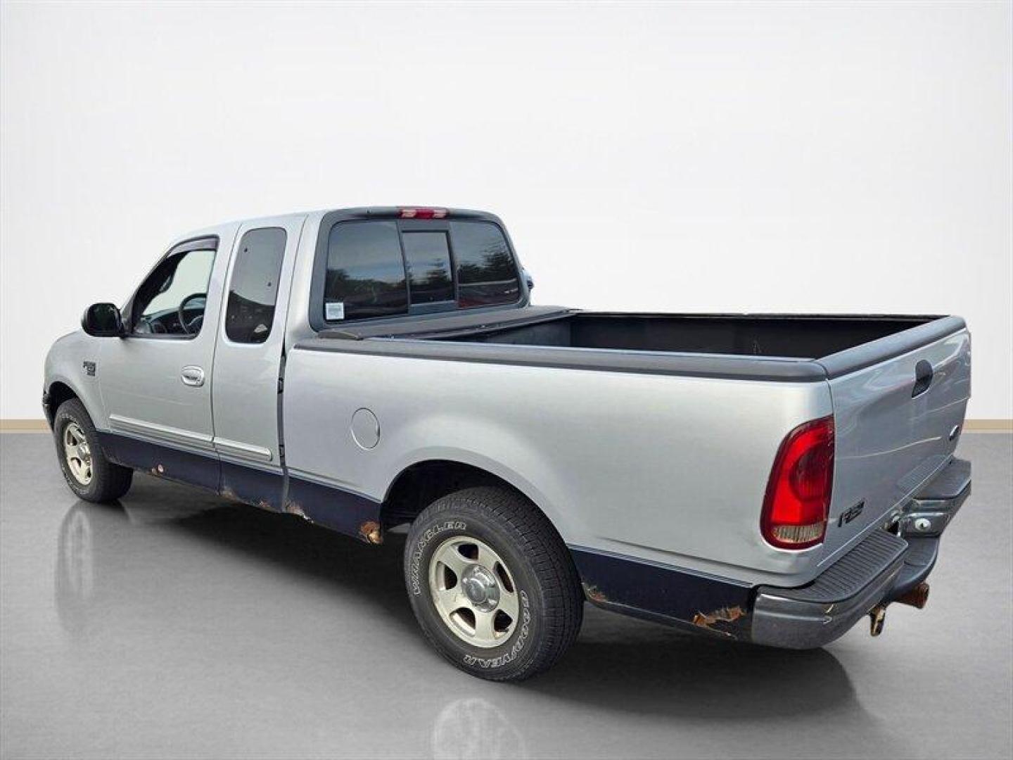 2000 Chestnut Clear Coat Metallic Ford F-150 XLT (1FTRX17L5YN) with an Triton 5.4L V8 260hp 350ft. lbs. engine, Automatic transmission, located at 25355 Eames Street, Channahon, IL, 60410, (815) 467-1807, 41.429108, -88.228432 - ** LOCAL TRADE IN, WHOLESALE AS-IS SPECIAL. HAS RUST BUT RUNS WELL. ** Discover the 2000 Ford F-150 XLT, a reliable and versatile pickup truck that has stood the test of time. Powered by a robust Triton 5.4L V8 engine, this vehicle generates an impressive 260 horsepower and 350 ft-lbs of torque, ma - Photo#3