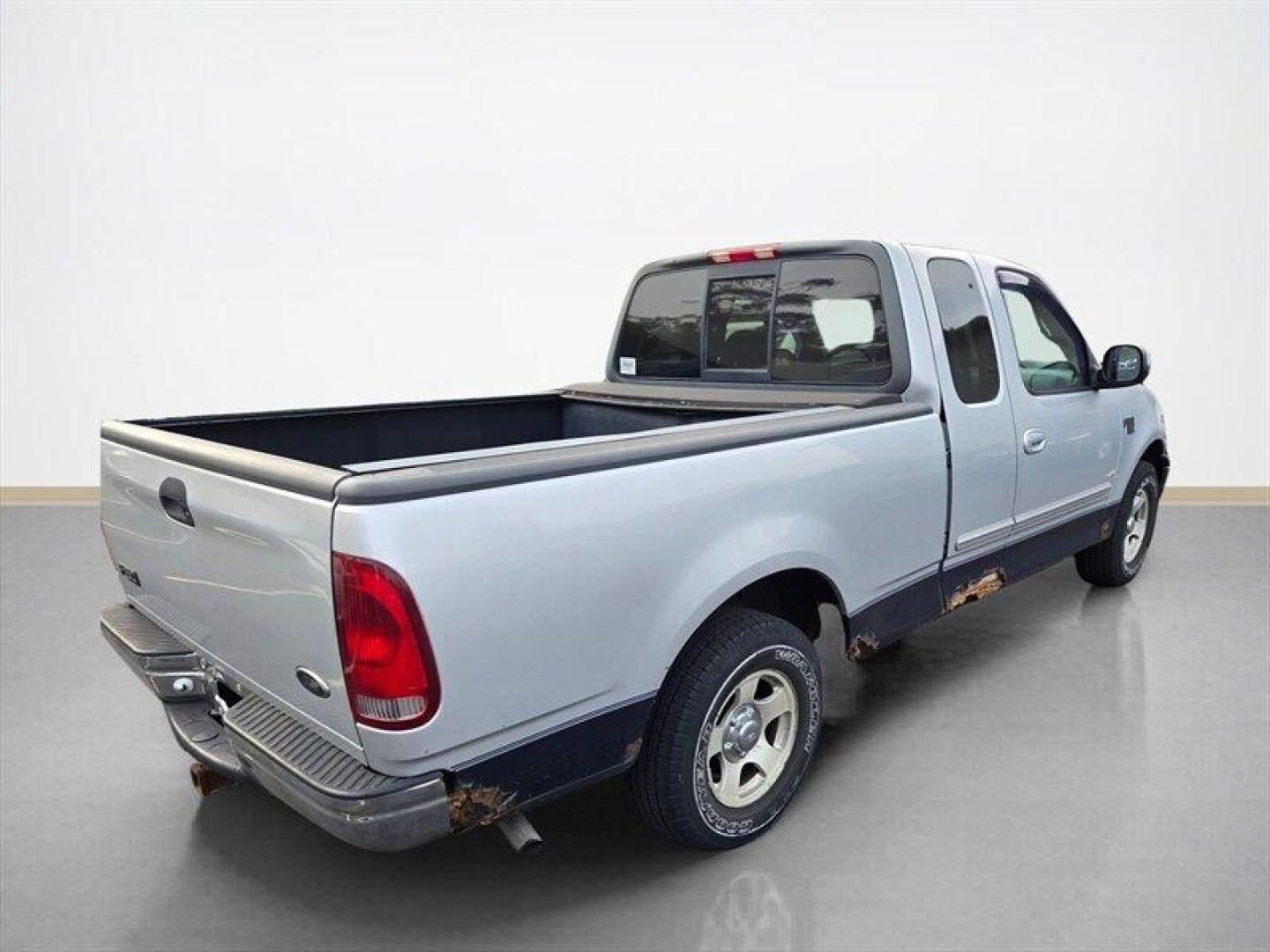 2000 Chestnut Clear Coat Metallic Ford F-150 XLT (1FTRX17L5YN) with an Triton 5.4L V8 260hp 350ft. lbs. engine, Automatic transmission, located at 25355 Eames Street, Channahon, IL, 60410, (815) 467-1807, 41.429108, -88.228432 - ** LOCAL TRADE IN, WHOLESALE AS-IS SPECIAL. HAS RUST BUT RUNS WELL. ** Discover the 2000 Ford F-150 XLT, a reliable and versatile pickup truck that has stood the test of time. Powered by a robust Triton 5.4L V8 engine, this vehicle generates an impressive 260 horsepower and 350 ft-lbs of torque, ma - Photo#5