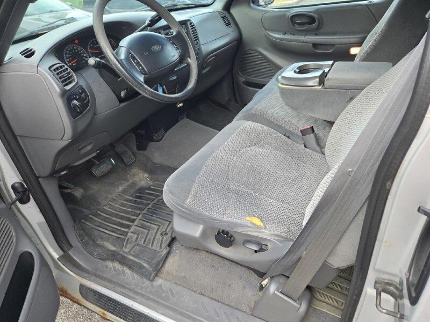 2000 Chestnut Clear Coat Metallic Ford F-150 XLT (1FTRX17L5YN) with an Triton 5.4L V8 260hp 350ft. lbs. engine, Automatic transmission, located at 25355 Eames Street, Channahon, IL, 60410, (815) 467-1807, 41.429108, -88.228432 - ** LOCAL TRADE IN, WHOLESALE AS-IS SPECIAL. HAS RUST BUT RUNS WELL. ** Discover the 2000 Ford F-150 XLT, a reliable and versatile pickup truck that has stood the test of time. Powered by a robust Triton 5.4L V8 engine, this vehicle generates an impressive 260 horsepower and 350 ft-lbs of torque, ma - Photo#9