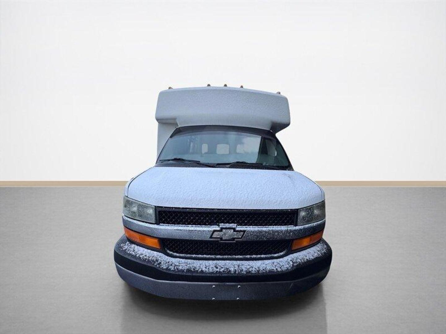 2004 White Chevrolet Express Base Cutaway (1GBJG31UX41) with an 6.0 engine, Automatic transmission, located at 25355 Eames Street, Channahon, IL, 60410, (815) 467-1807, 41.429108, -88.228432 - Introducing the 2004 Chevrolet Express 15 Passenger Bus the ultimate ride for those who love to roll deep! This beauty is powered by a robust 6.0L V8 engine, which means youll have all the muscle you need to haul your crew around town or across the country. With just under 57,000 miles on the clock - Photo#8