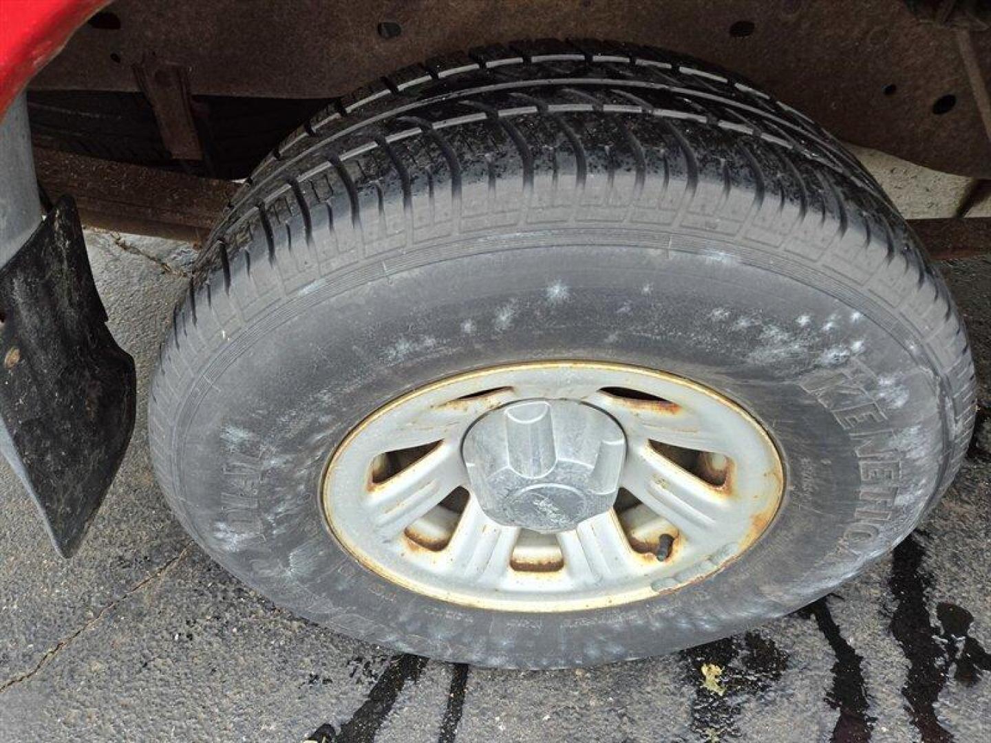 2000 Bright Red Clear Coat Ford Ranger XL (1FTYR10C8YP) with an 2.5L I4 119hp 146ft. lbs. engine, Automatic transmission, located at 25355 Eames Street, Channahon, IL, 60410, (815) 467-1807, 41.429108, -88.228432 - ** LOCAL TRADE IN, WHOLESALE AS-IS SPECIAL. HAS SOME RUST AND THE HOOD RELEASE CABLE IS BROKE.**Introducing the 2000 Ford Ranger XL, a reliable compact pickup that combines functionality with efficiency. Powered by a robust 2.5L I4 engine, this Ranger delivers a respectable 119 horsepower and 146 ft - Photo#18