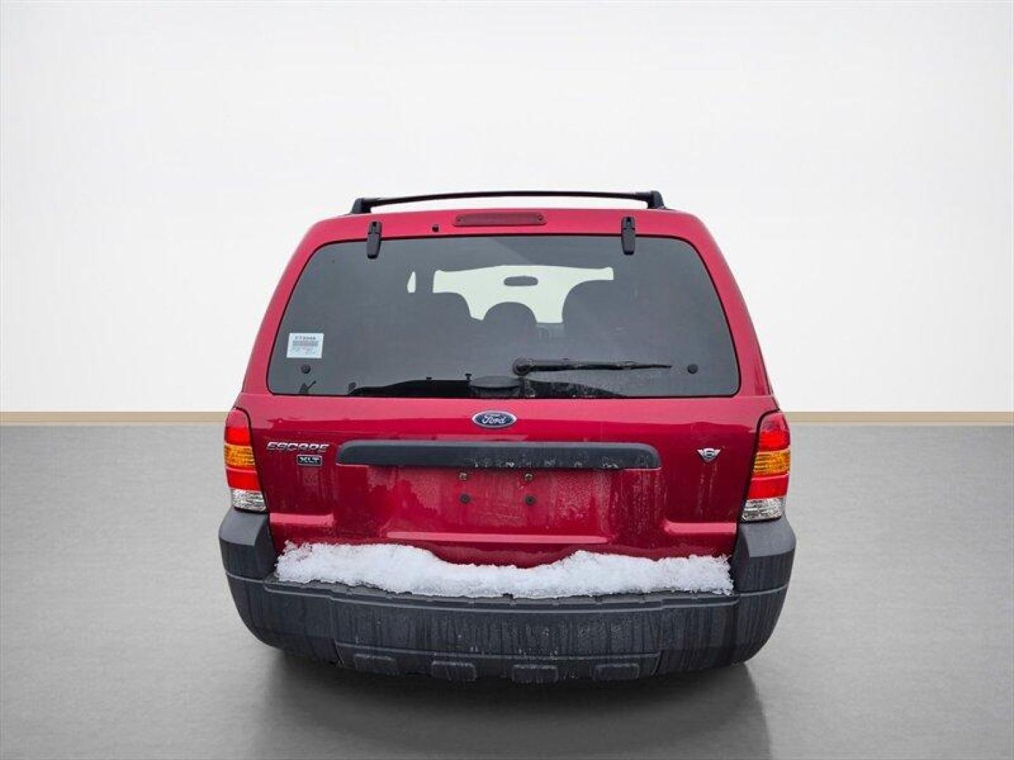 2006 Redfire Clearcoat Metallic Ford Escape XLT Sport (1FMCU93116K) with an 3.0L NA V6 double overhead cam (DOHC) 24V engine, Automatic transmission, located at 25355 Eames Street, Channahon, IL, 60410, (815) 467-1807, 41.429108, -88.228432 - ** LOCAL TRADE IN, WHOLESALE AS-IS SPECIAL, HAS SOME RUST. **Introducing the 2006 Ford Escape XLT, an ideal blend of functionality and style, perfect for both daily commutes and weekend adventures. This SUV is powered by a robust 3.0L NA V6 double overhead cam (DOHC) 24V engine, delivering a balance - Photo#4