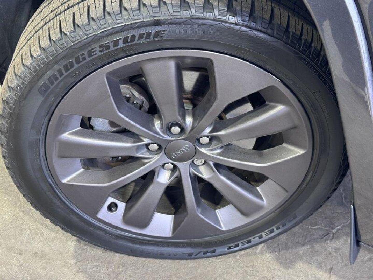 2020 Granite Crystal Metallic Clear Coat Jeep Cherokee Limited (1C4PJMDN6LD) with an 2.0L Turbo I4 270hp 295ft. lbs. engine, Automatic transmission, located at 25355 Eames Street, Channahon, IL, 60410, (815) 467-1807, 41.429108, -88.228432 - Photo#9