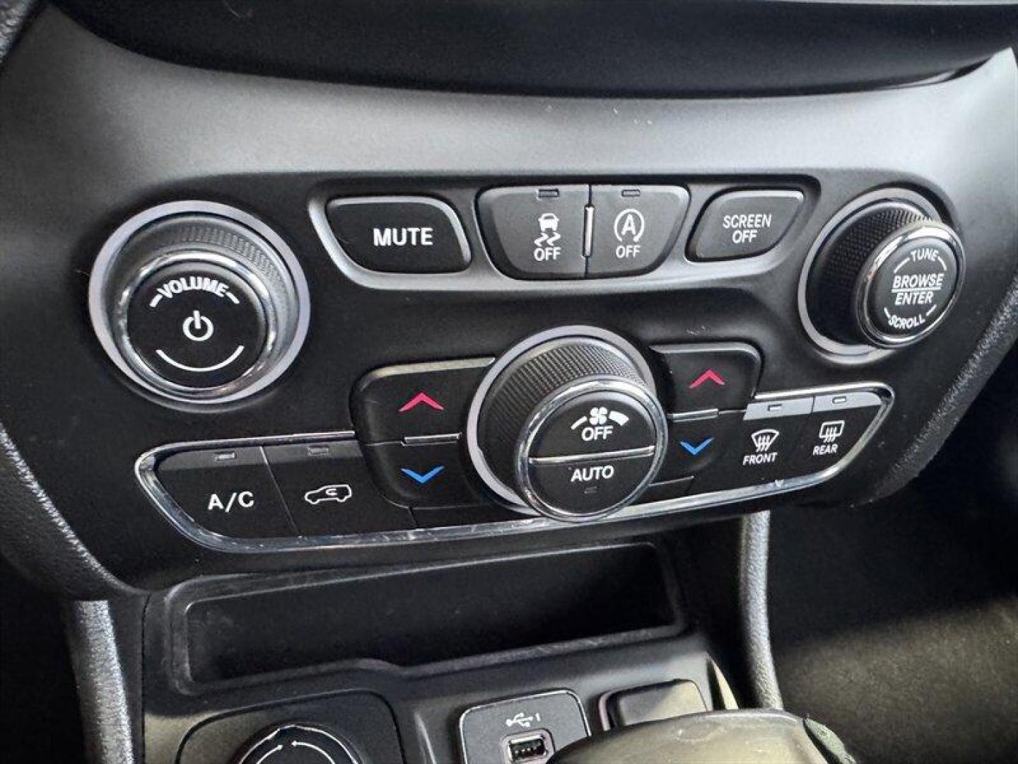 2020 Granite Crystal Metallic Clear Coat Jeep Cherokee Limited (1C4PJMDN6LD) with an 2.0L Turbo I4 270hp 295ft. lbs. engine, Automatic transmission, located at 25355 Eames Street, Channahon, IL, 60410, (815) 467-1807, 41.429108, -88.228432 - Photo#20