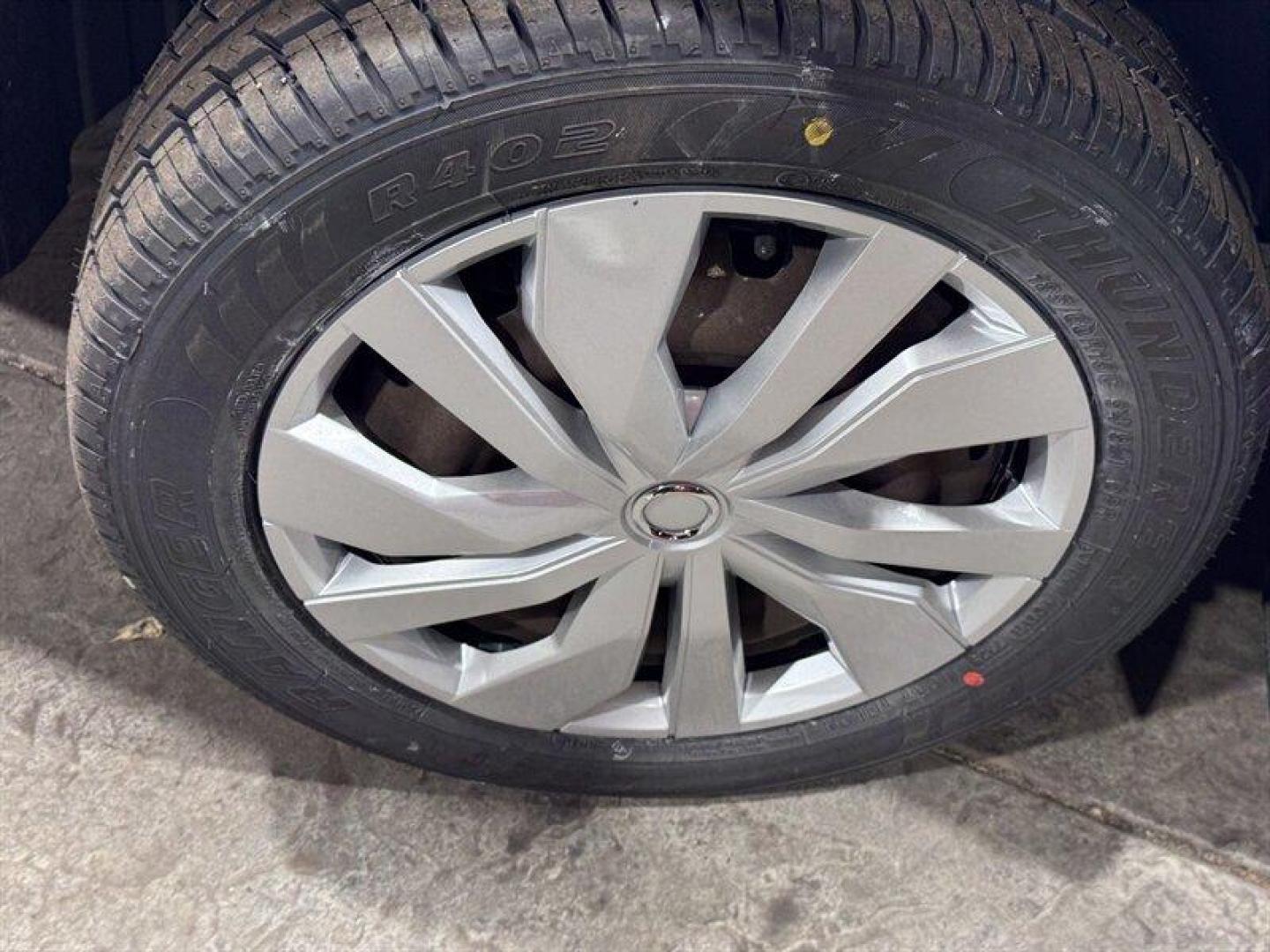 2015 Fresh Powder Nissan NV200 SV (3N6CM0KNXFK) with an 2.0L I4 131hp 139ft. lbs. engine, Automatic transmission, located at 25355 Eames Street, Channahon, IL, 60410, (815) 467-1807, 41.429108, -88.228432 - Photo#9