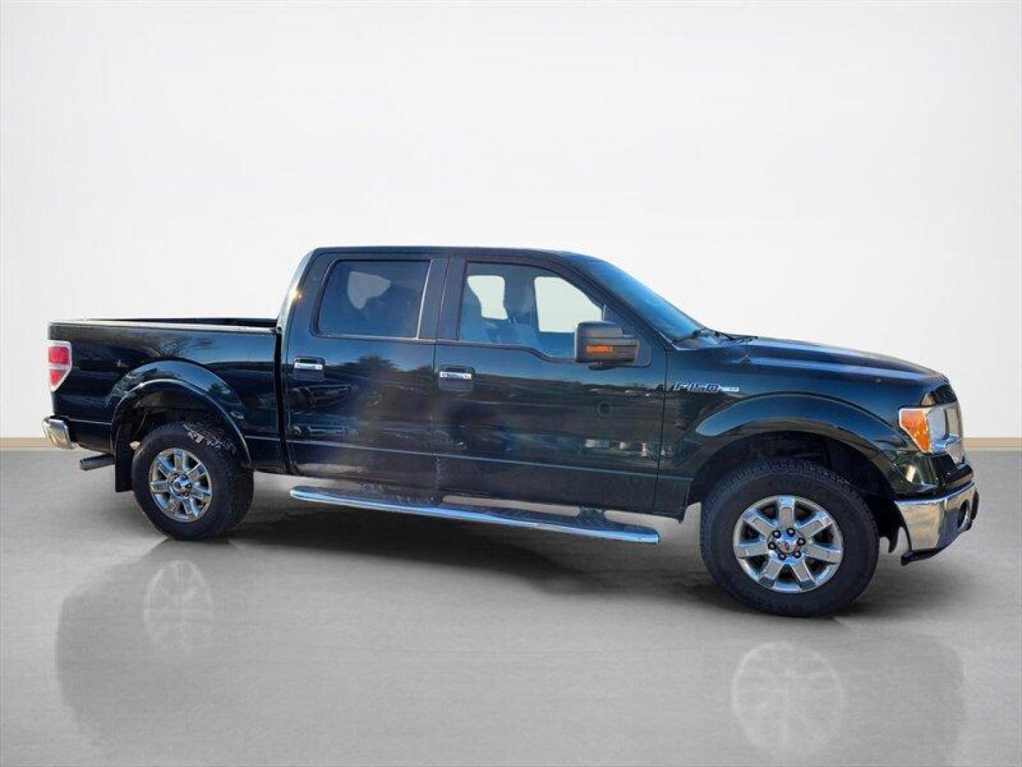 2013 Green Gem Metallic Ford F-150 XLT (1FTFW1EF5DF) with an 5.0L Flex Fuel V8 360hp 380ft. lbs. engine, Automatic transmission, located at 25355 Eames Street, Channahon, IL, 60410, (815) 467-1807, 41.429108, -88.228432 - This 2013 Ford F-150 Crew Cab 4x4 with the 5.0L V8 is a local trade being offered at a true wholesale price and is being sold AS IS / AS SHOWN. This truck is priced accordingly and is intended for a buyer who understands what an AS-IS wholesale vehicle means. The 5.0L V8 is known for strong perform - Photo#5