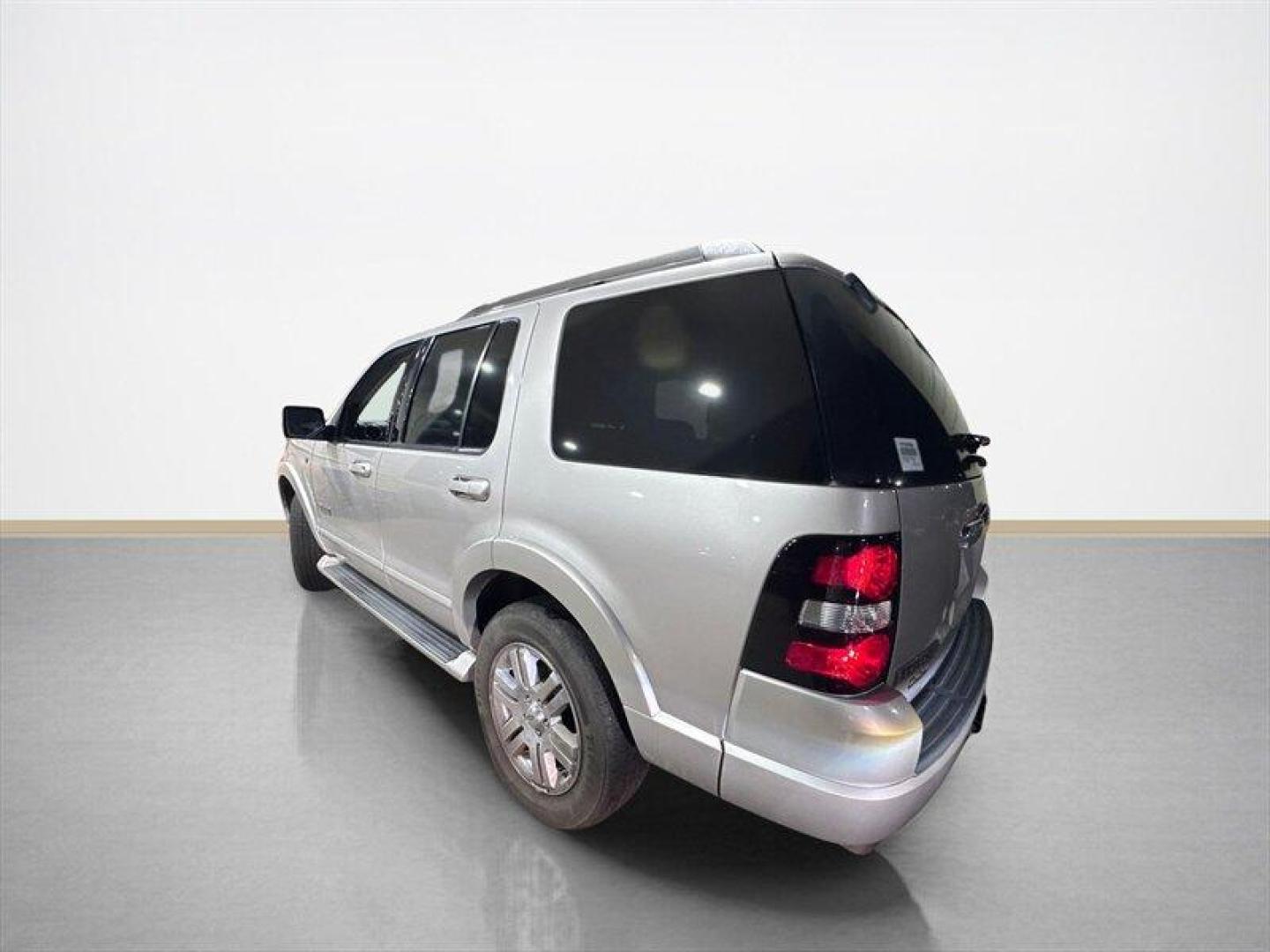 2007 Silver Ford Explorer Limited (1FMEU75817U) with an 4.6L V8 292hp 300ft. lbs. engine, Automatic transmission, located at 25355 Eames Street, Channahon, IL, 60410, (815) 467-1807, 41.429108, -88.228432 - This 2007 Ford Explorer Limited 4x4 is a local trade powered by the V8, offering solid capability and room for the whole crew. It comes equipped with heated leather seats, a sunroof, and 7-passenger seating, making it a well-optioned SUV for its age. Please note: this vehicle is being sold as-is, a - Photo#5
