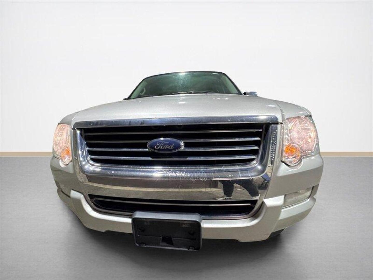 2007 Silver Ford Explorer Limited (1FMEU75817U) with an 4.6L V8 292hp 300ft. lbs. engine, Automatic transmission, located at 25355 Eames Street, Channahon, IL, 60410, (815) 467-1807, 41.429108, -88.228432 - This 2007 Ford Explorer Limited 4x4 is a local trade powered by the V8, offering solid capability and room for the whole crew. It comes equipped with heated leather seats, a sunroof, and 7-passenger seating, making it a well-optioned SUV for its age. Please note: this vehicle is being sold as-is, a - Photo#8